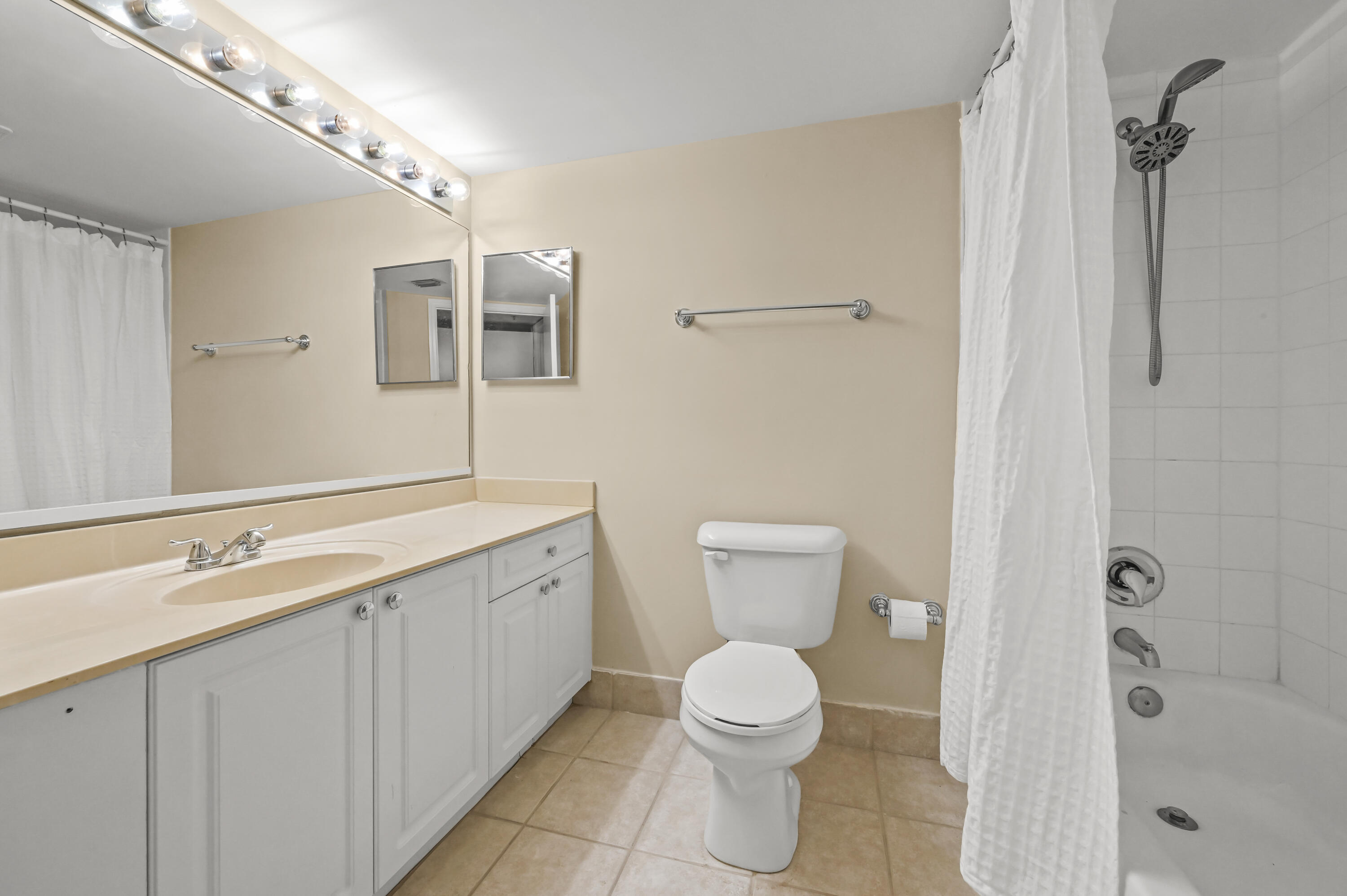 GRAND VIEW AT CRESTWOOD CONDO - Residential Lease