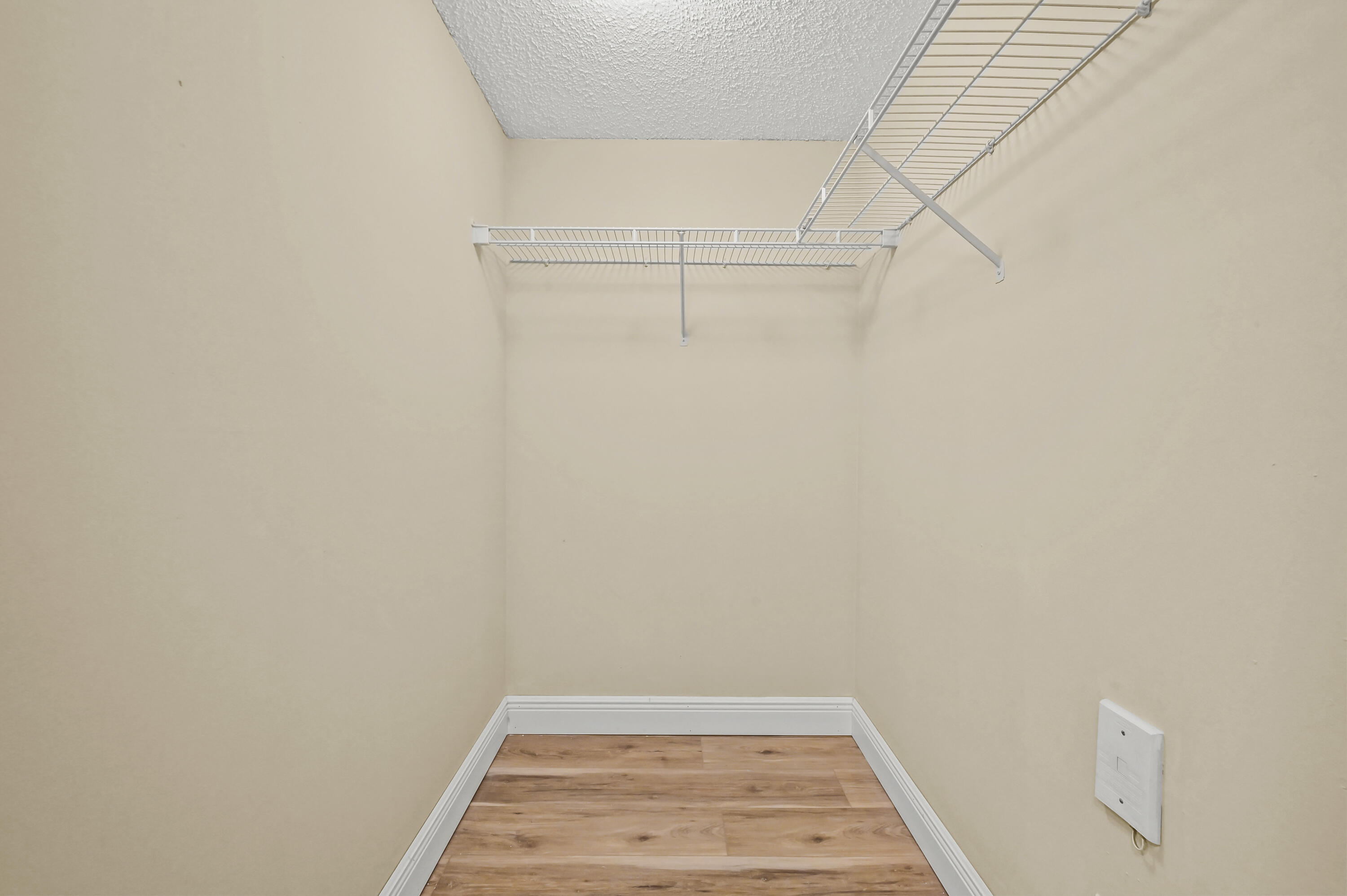GRAND VIEW AT CRESTWOOD CONDO - Residential Lease