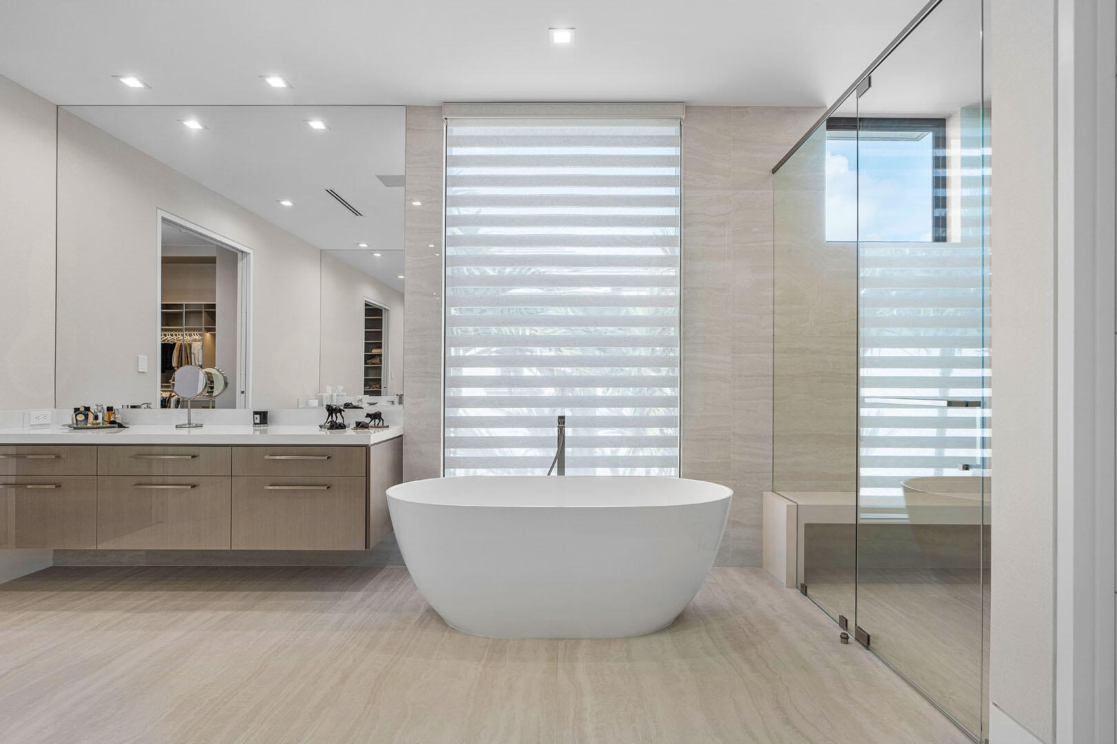ROYAL PALM YACHT & COUNTRY CLUB - Residential