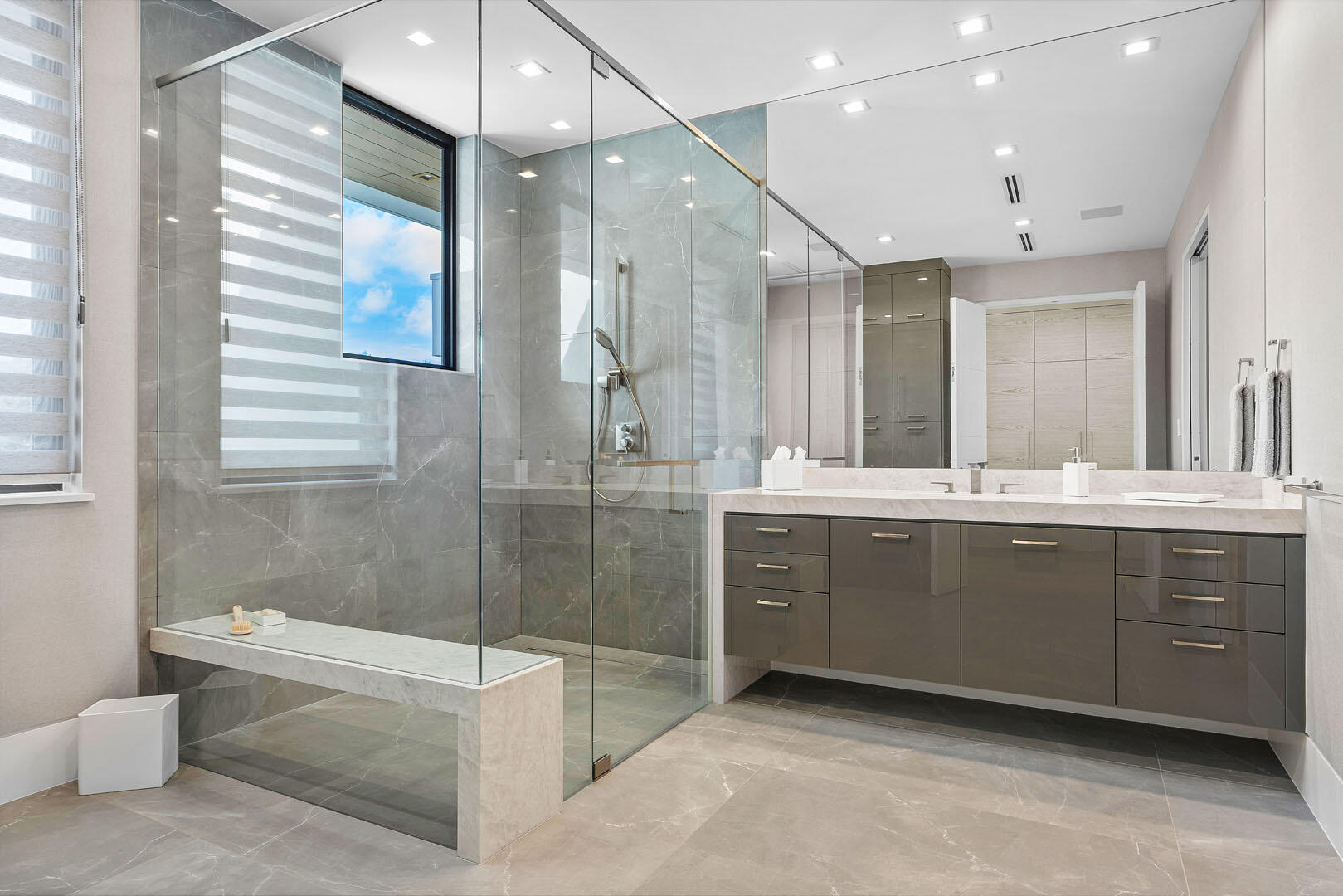 ROYAL PALM YACHT & COUNTRY CLUB - Residential