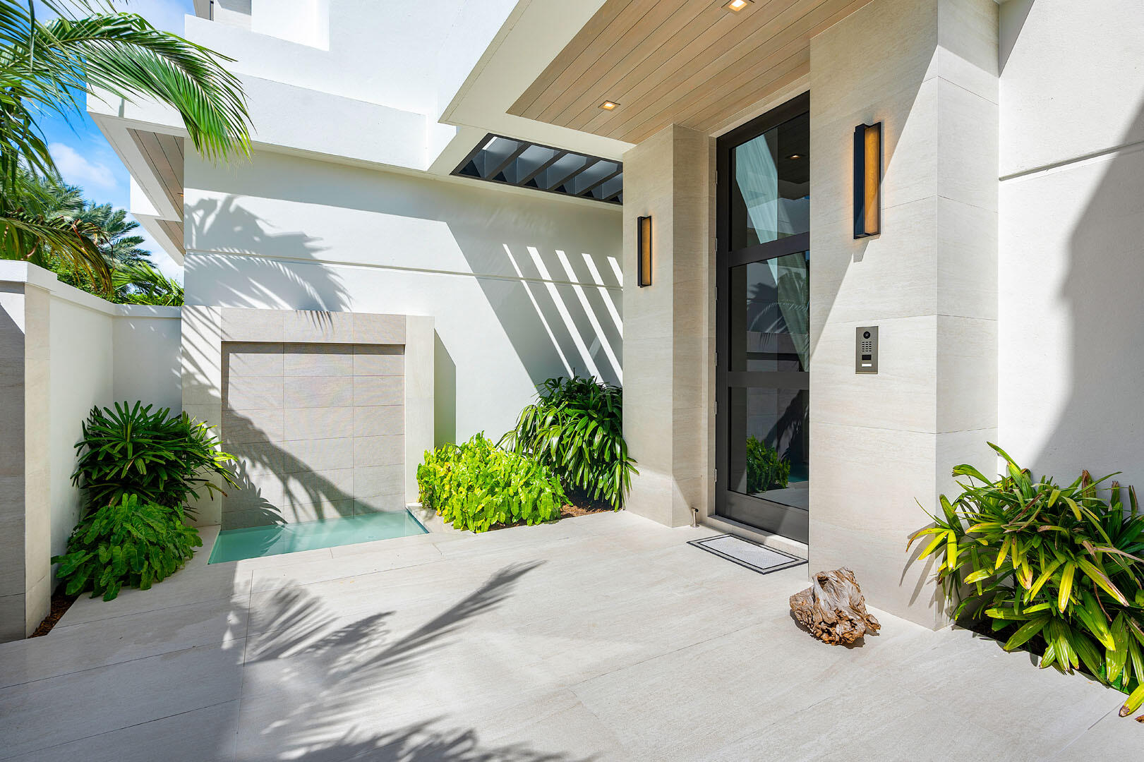 ROYAL PALM YACHT & COUNTRY CLUB - Residential