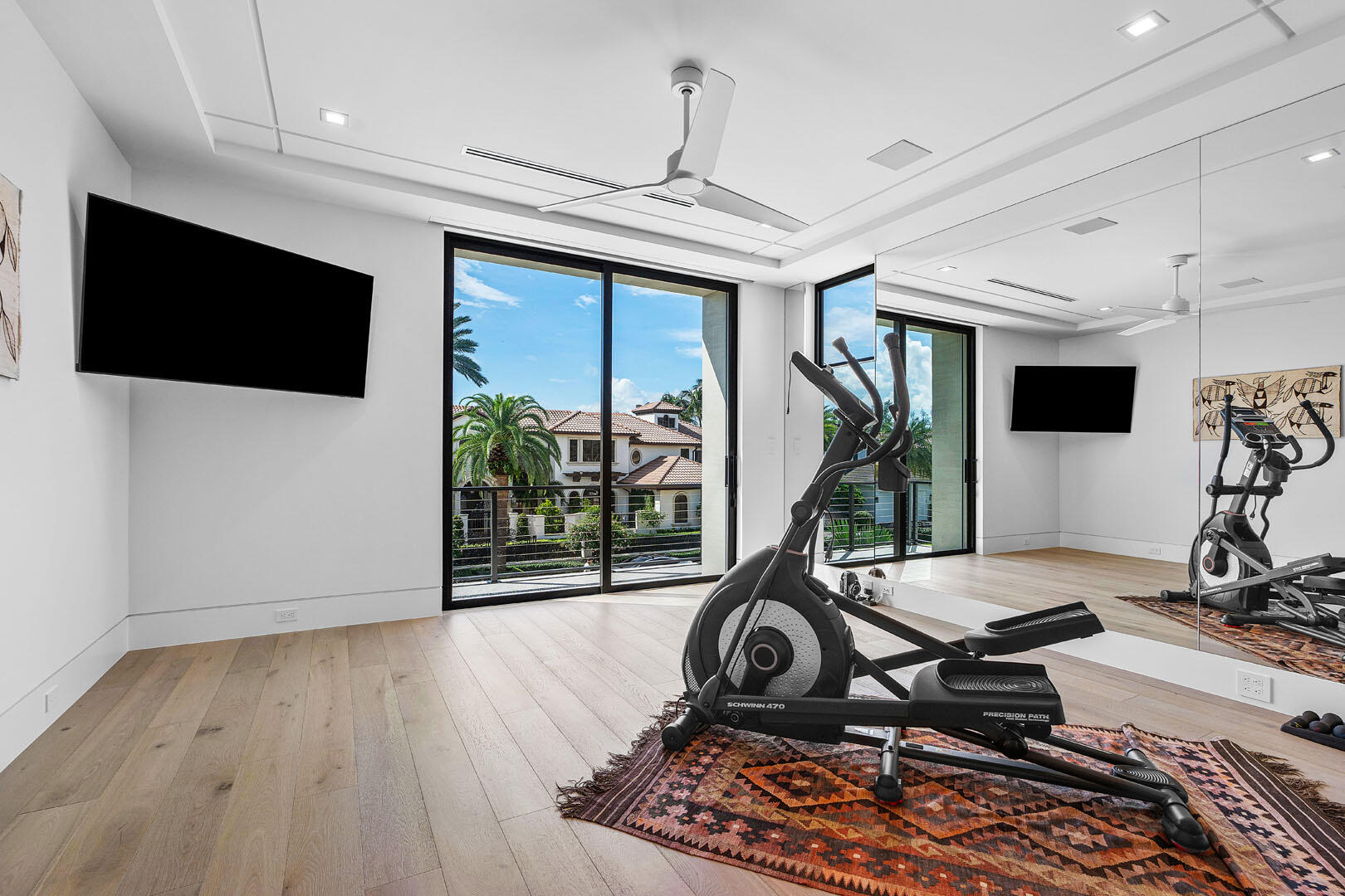 ROYAL PALM YACHT & COUNTRY CLUB - Residential