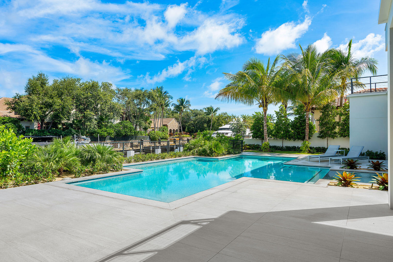 ROYAL PALM YACHT & COUNTRY CLUB - Residential