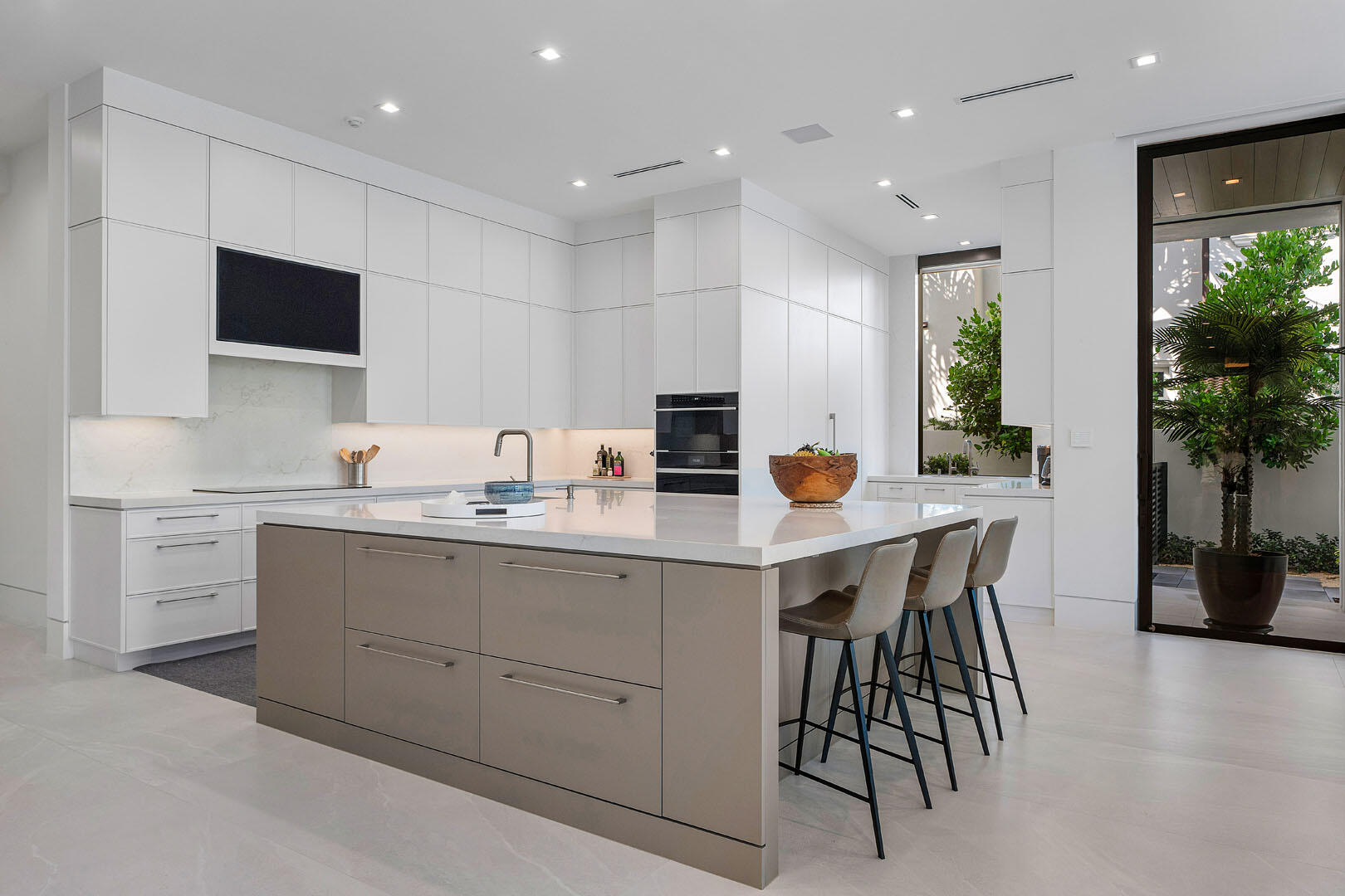 ROYAL PALM YACHT & COUNTRY CLUB - Residential