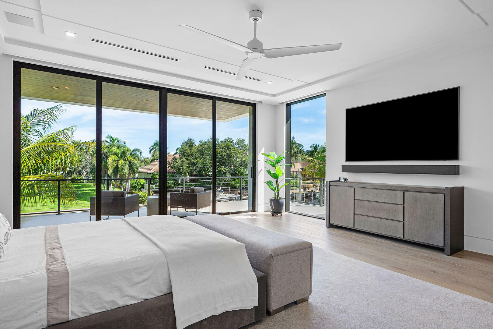 ROYAL PALM YACHT & COUNTRY CLUB - Residential
