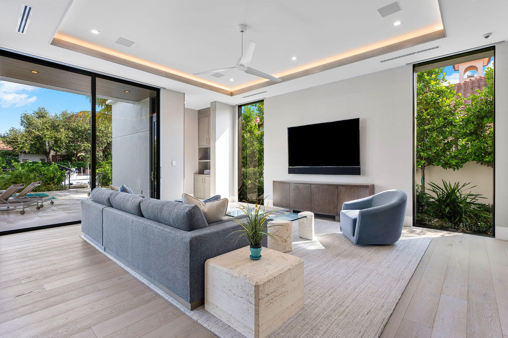ROYAL PALM YACHT & COUNTRY CLUB - Residential