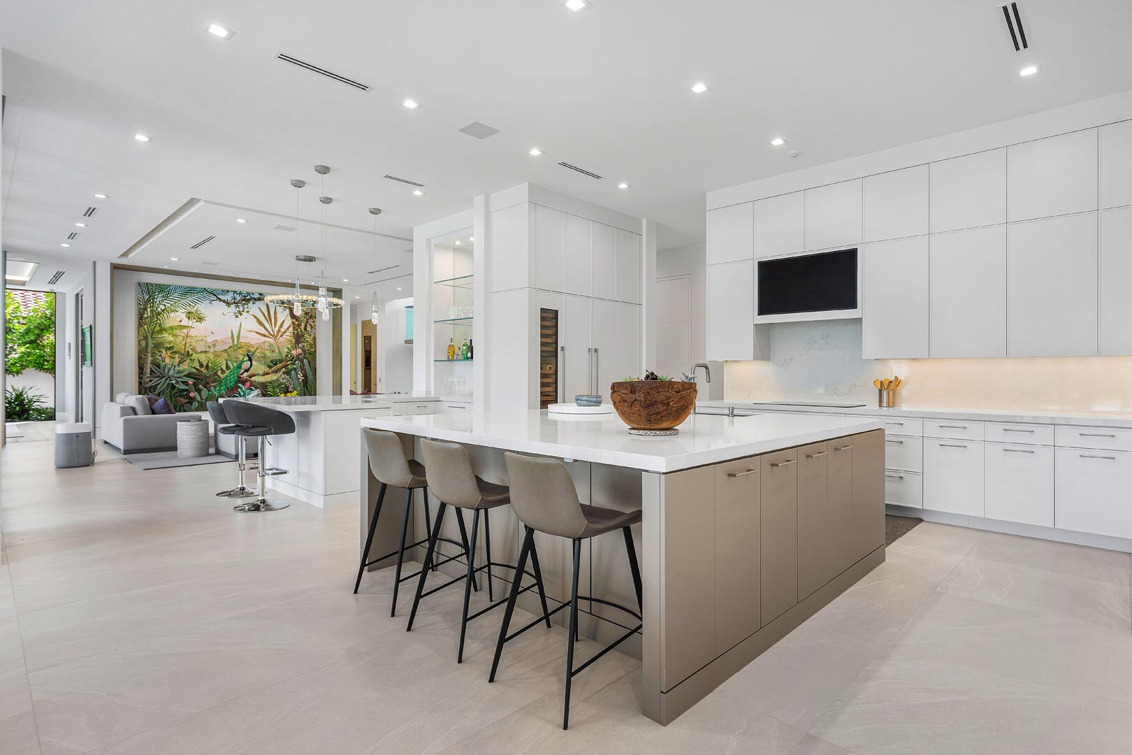 ROYAL PALM YACHT & COUNTRY CLUB - Residential