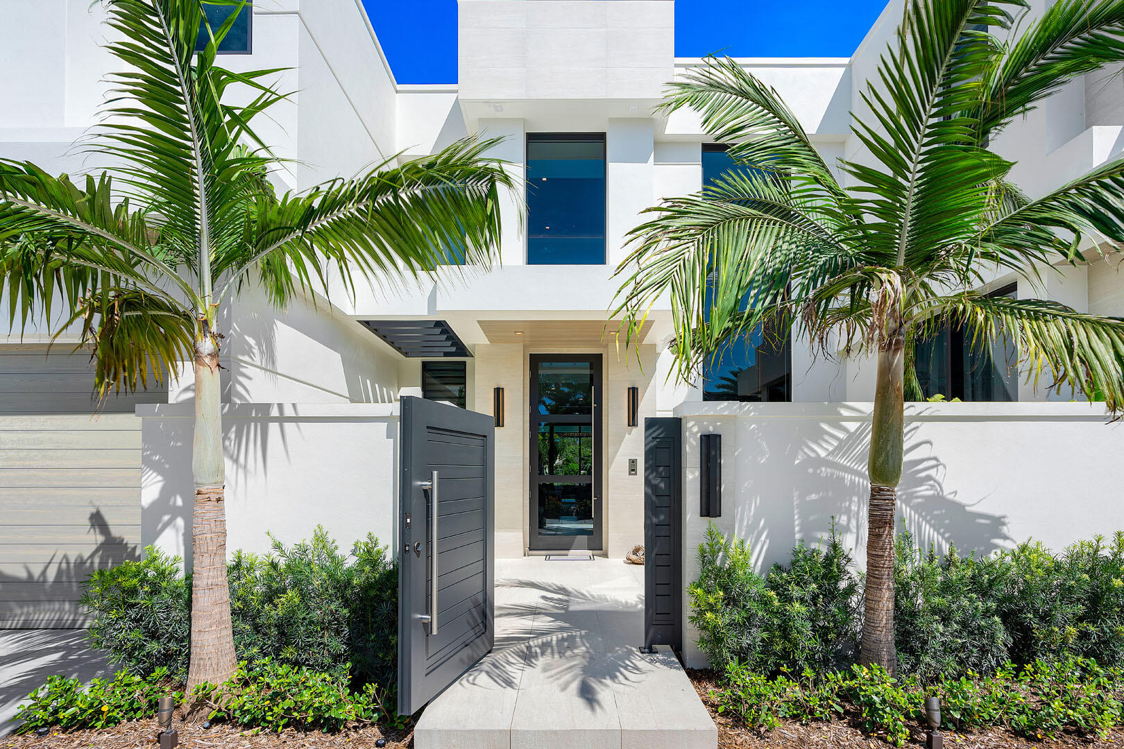 ROYAL PALM YACHT & COUNTRY CLUB - Residential