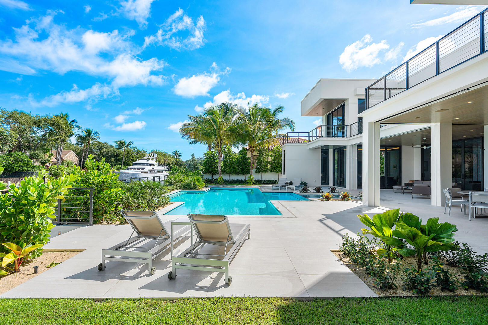 ROYAL PALM YACHT & COUNTRY CLUB - Residential