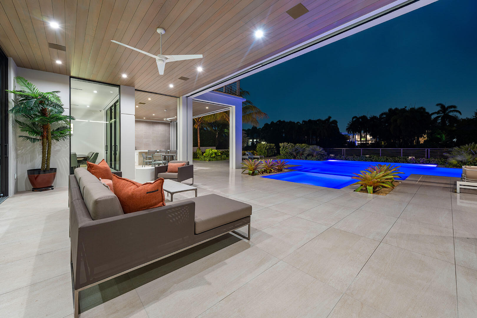 ROYAL PALM YACHT & COUNTRY CLUB - Residential