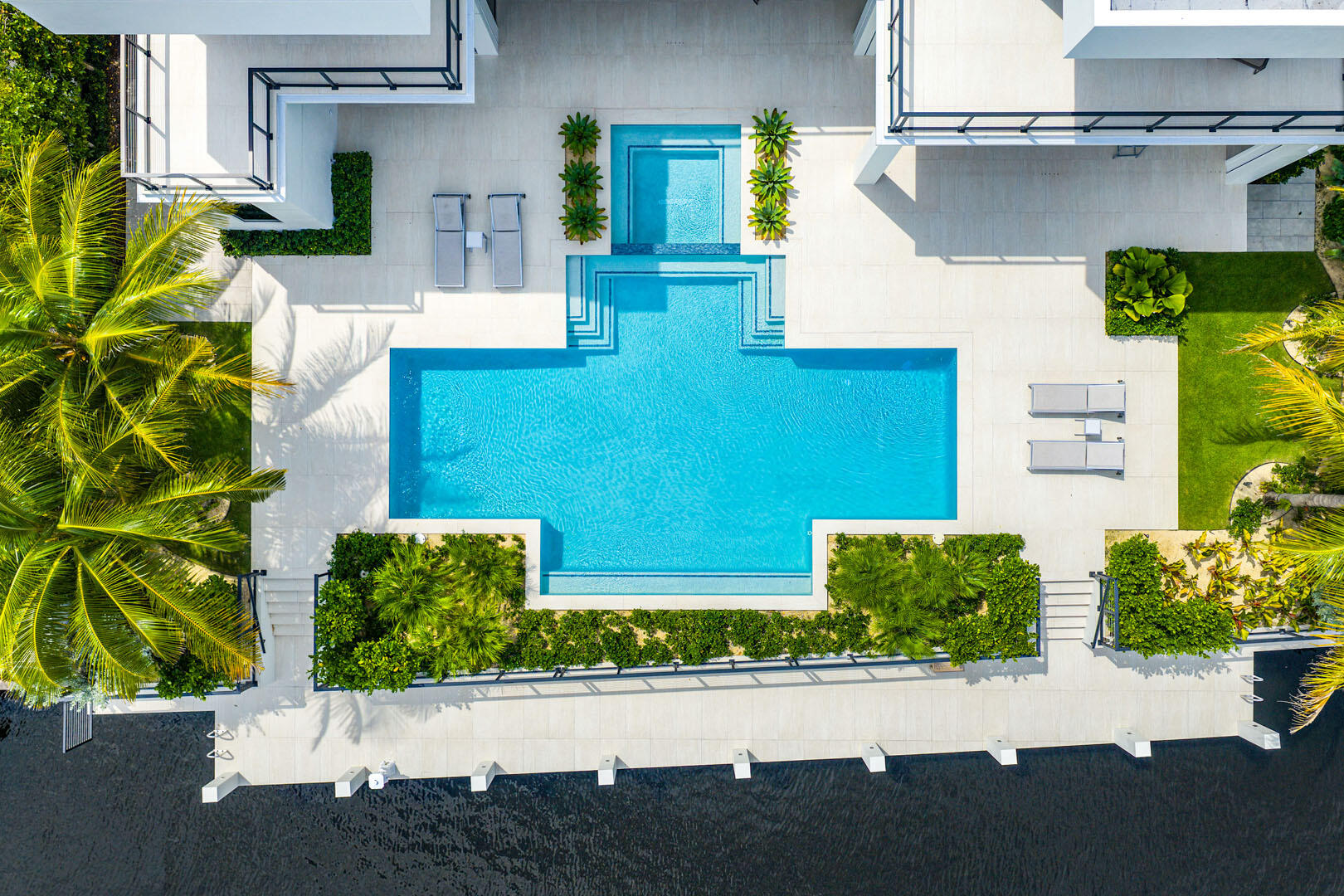 ROYAL PALM YACHT & COUNTRY CLUB - Residential