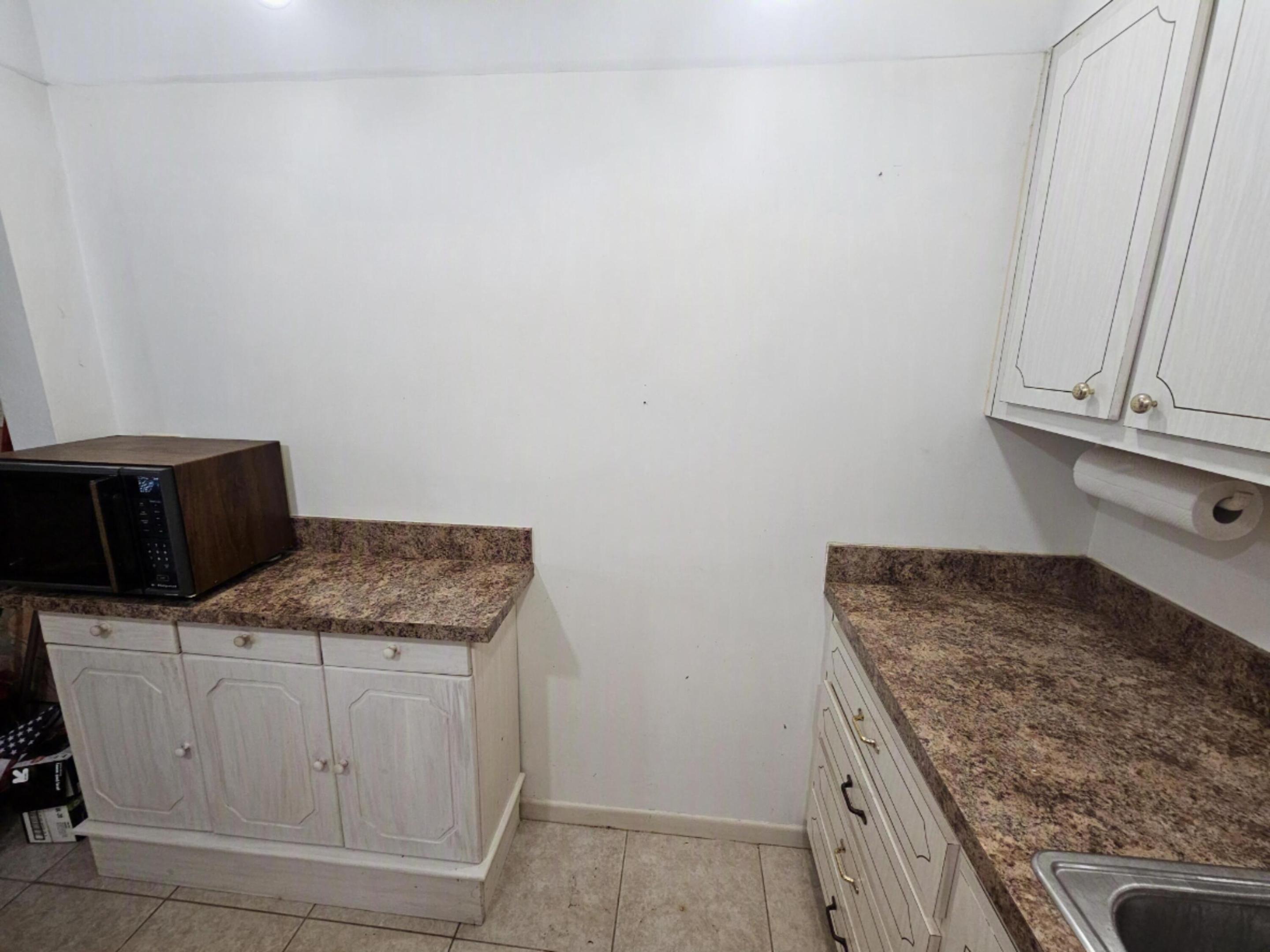 LAKESIDE POINT APT 11 CONDO - Residential Lease
