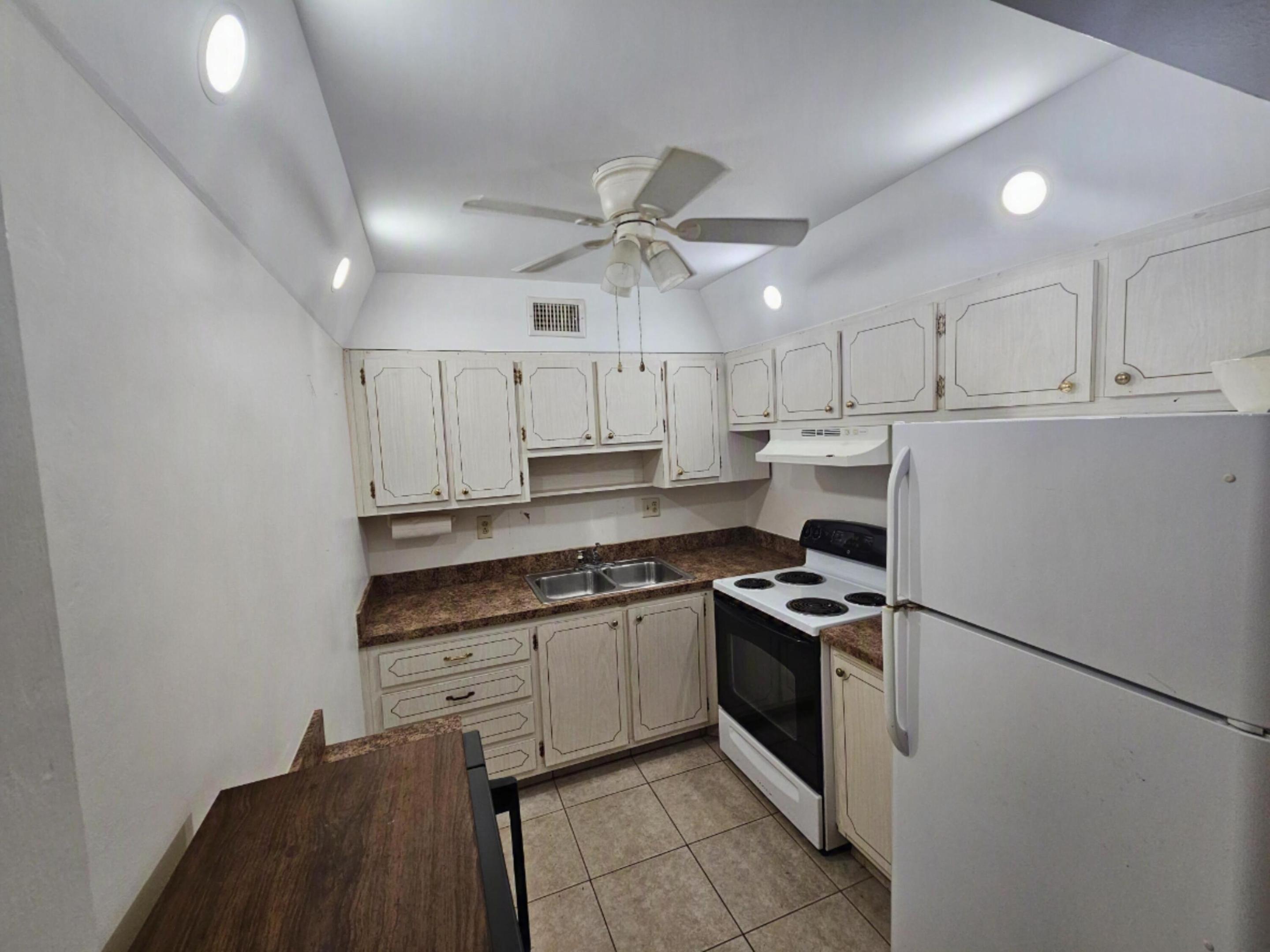 LAKESIDE POINT APT 11 CONDO - Residential Lease
