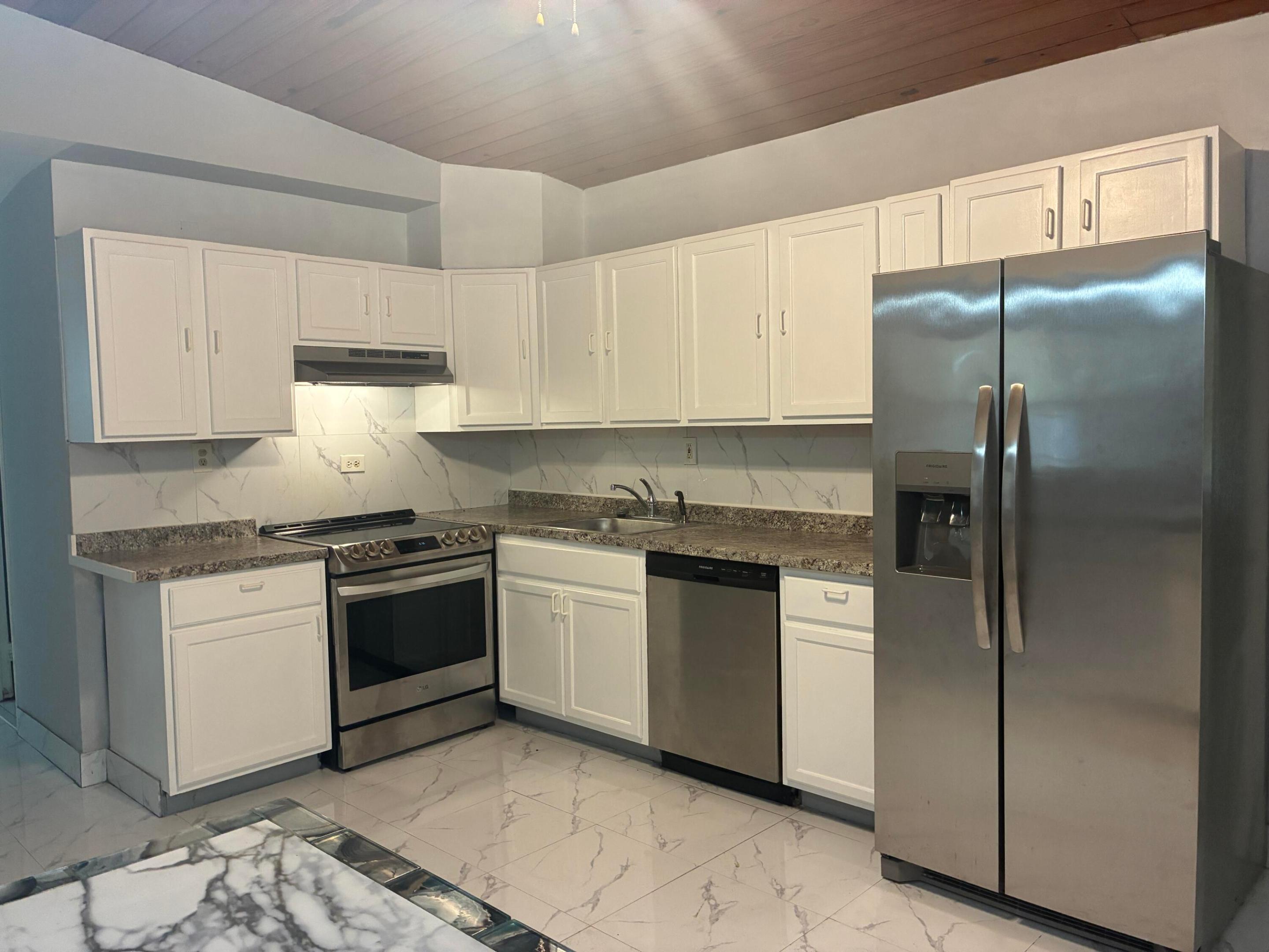 LAKE FOREST SEC ONE - Residential