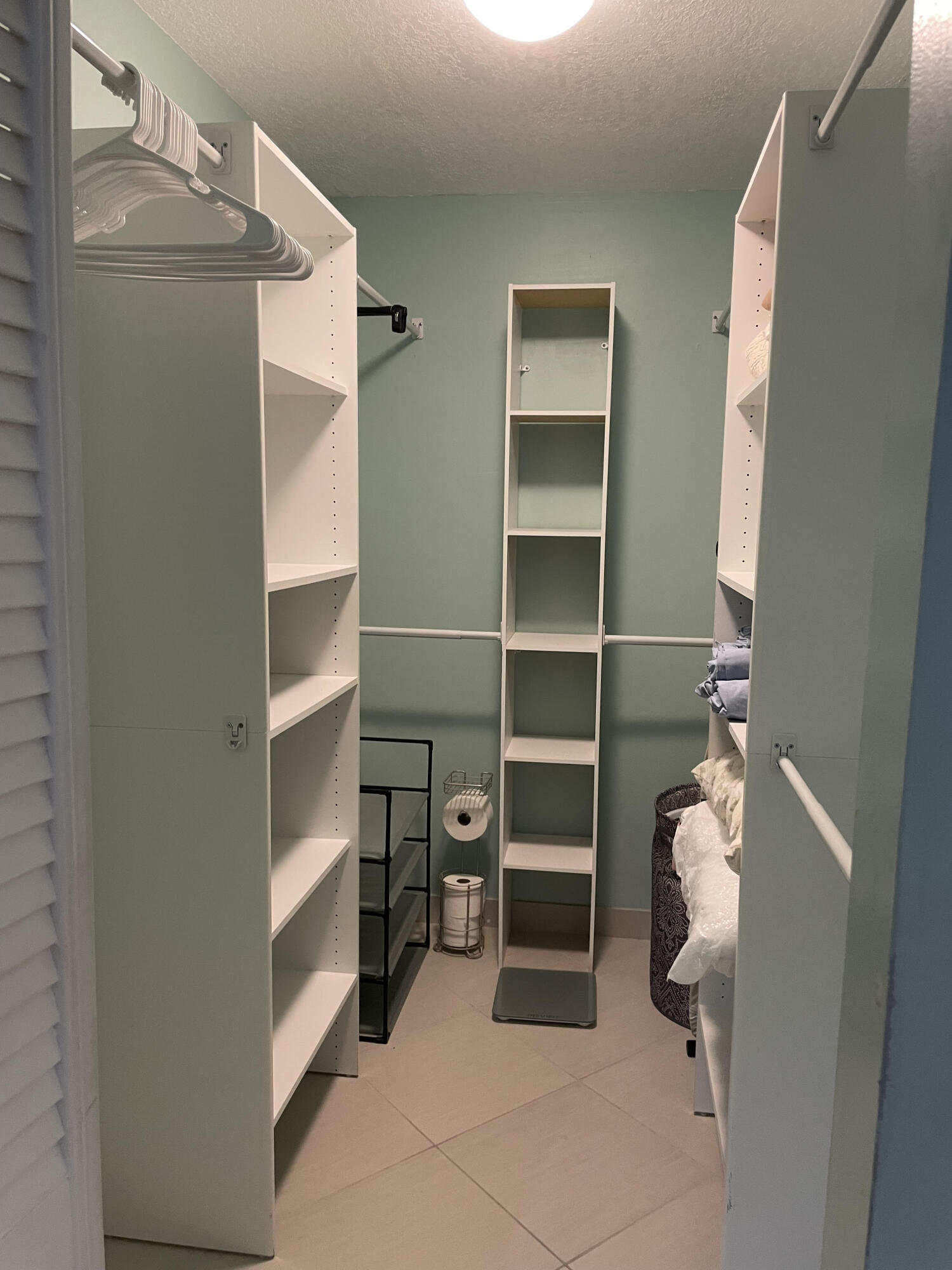LAKESIDE VILLAGE CONDO 7 - Residential Lease