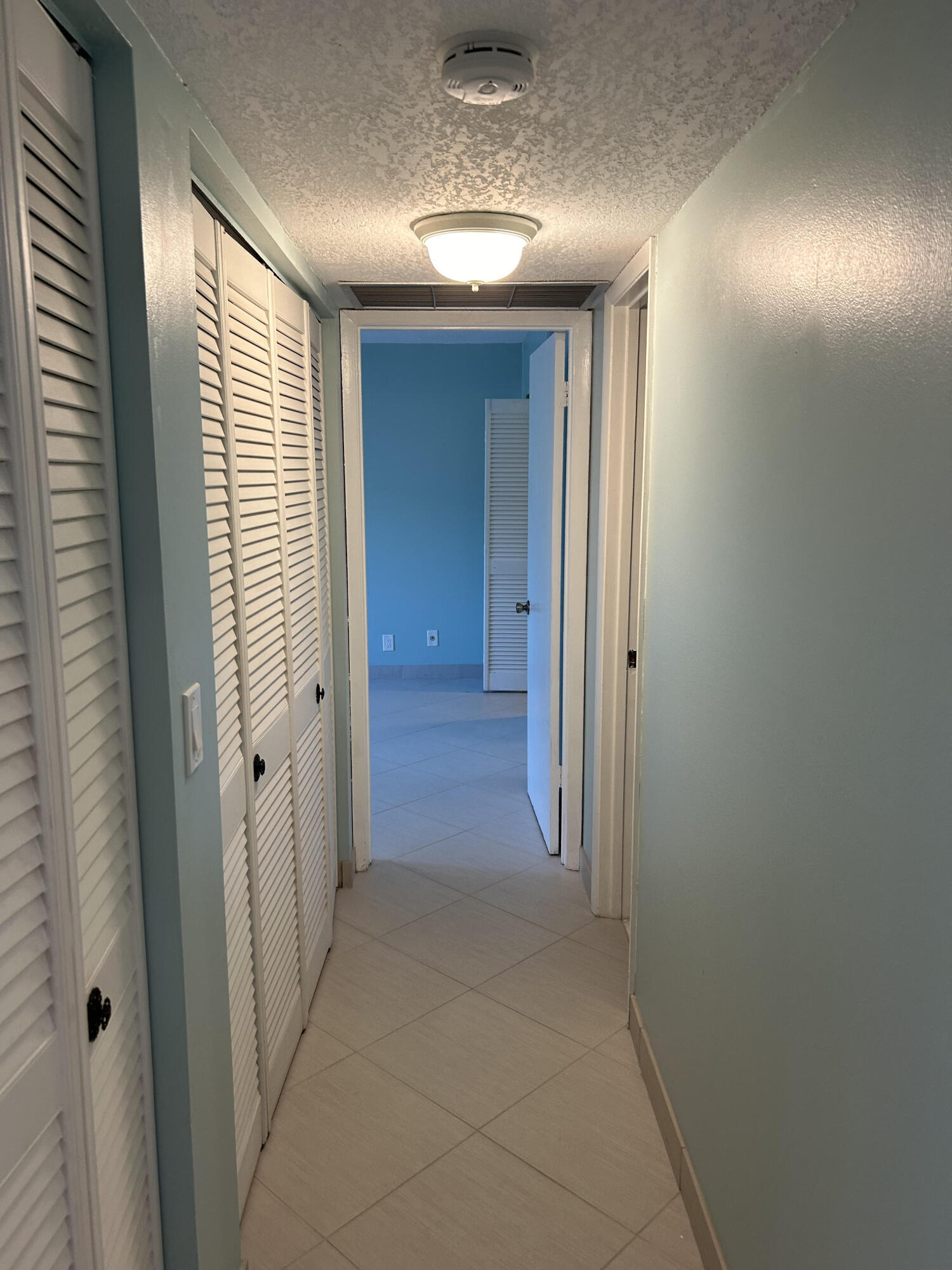LAKESIDE VILLAGE CONDO 7 - Residential Lease