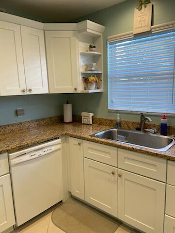 LAKESIDE VILLAGE CONDO 7 - Residential Lease