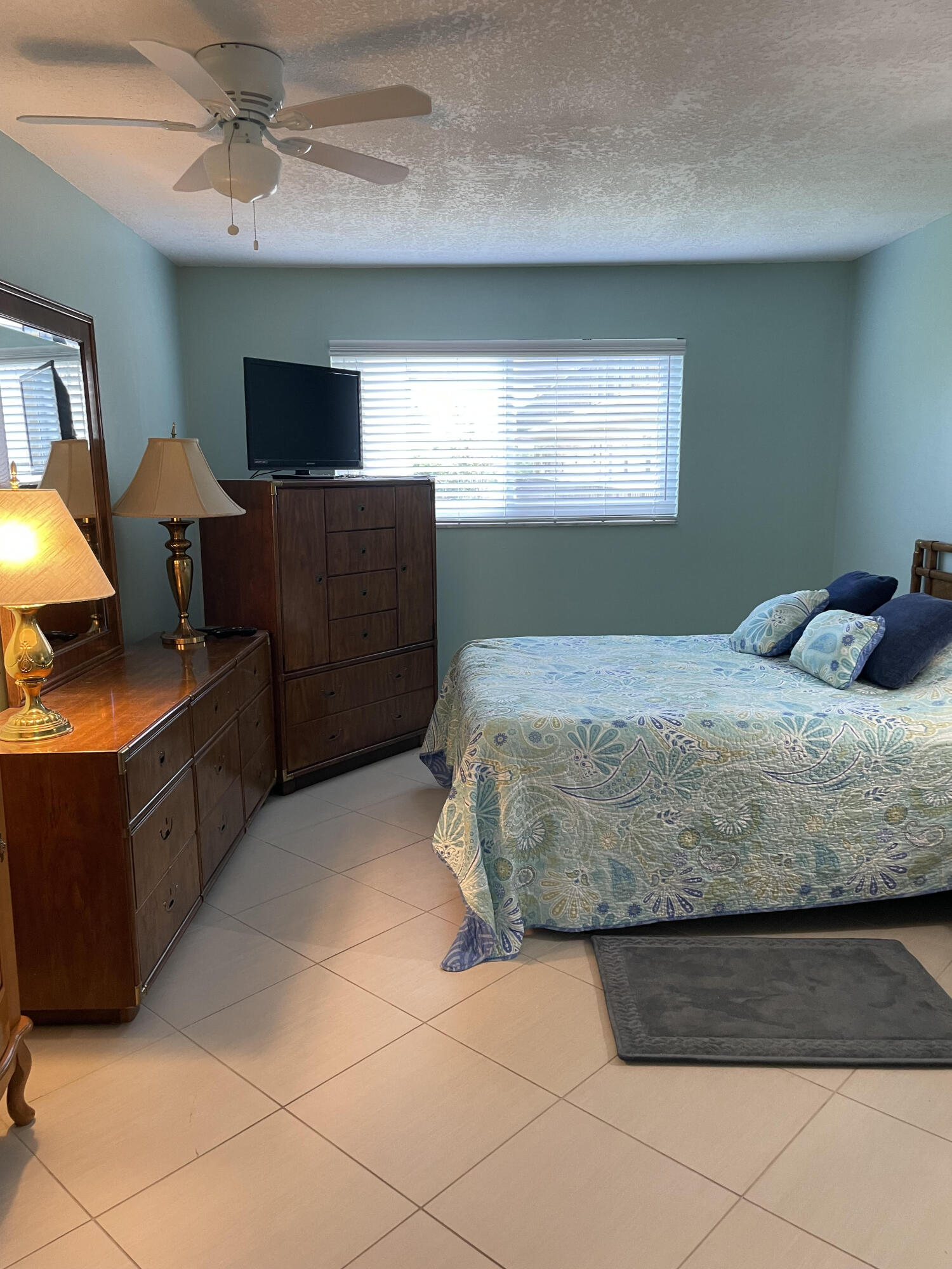 LAKESIDE VILLAGE CONDO 7 - Residential Lease