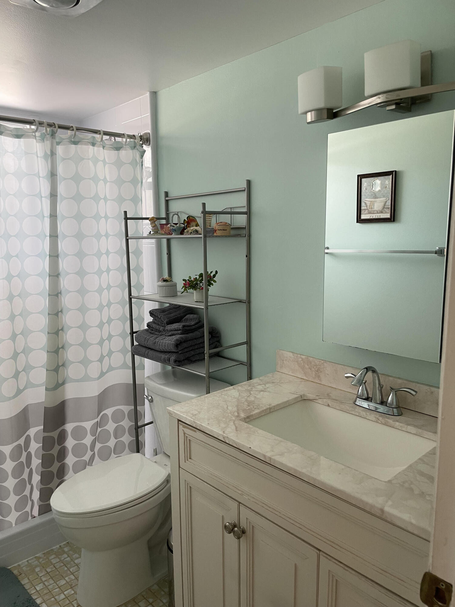 LAKESIDE VILLAGE CONDO 7 - Residential Lease