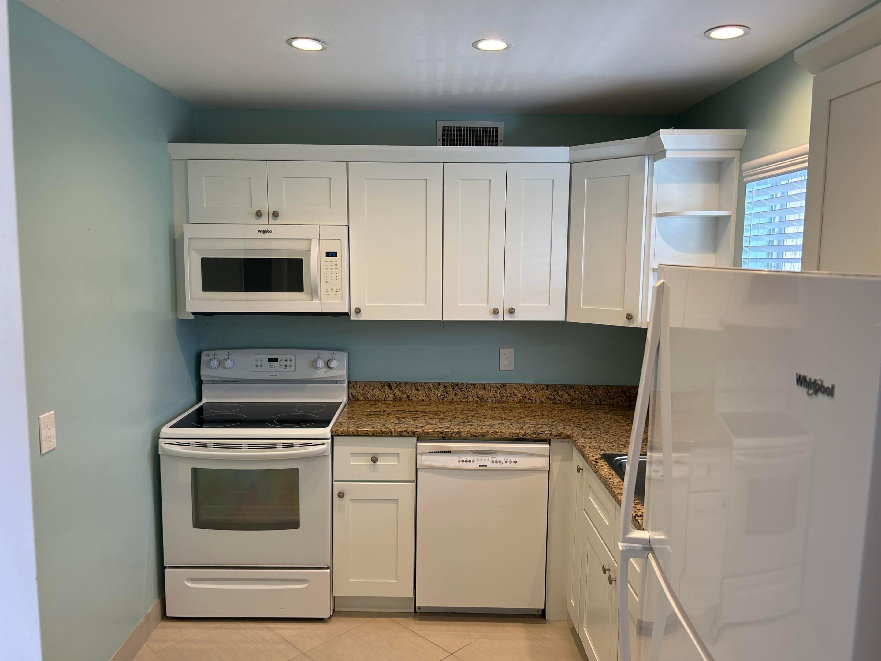 LAKESIDE VILLAGE CONDO 7 - Residential Lease