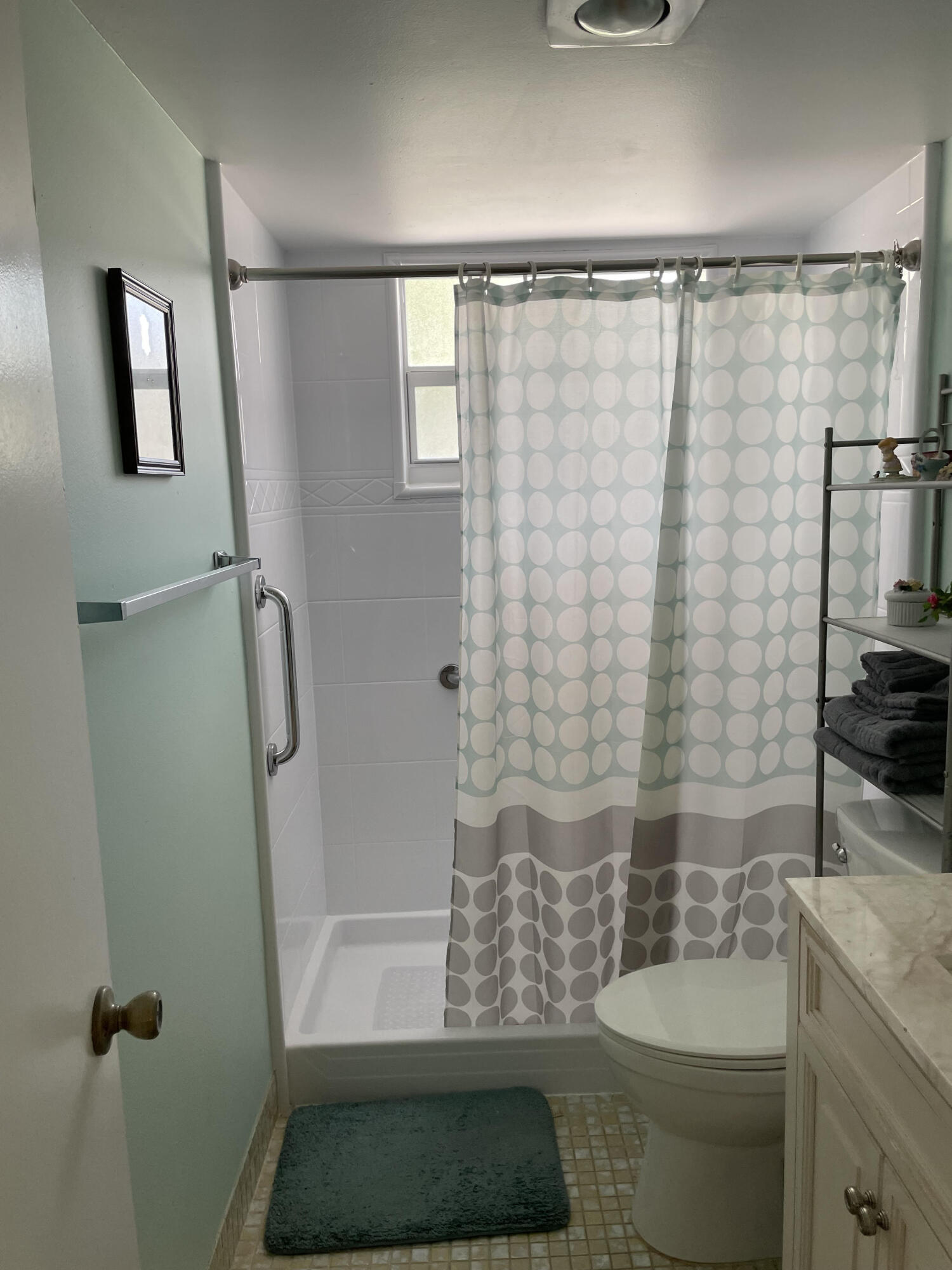 LAKESIDE VILLAGE CONDO 7 - Residential Lease