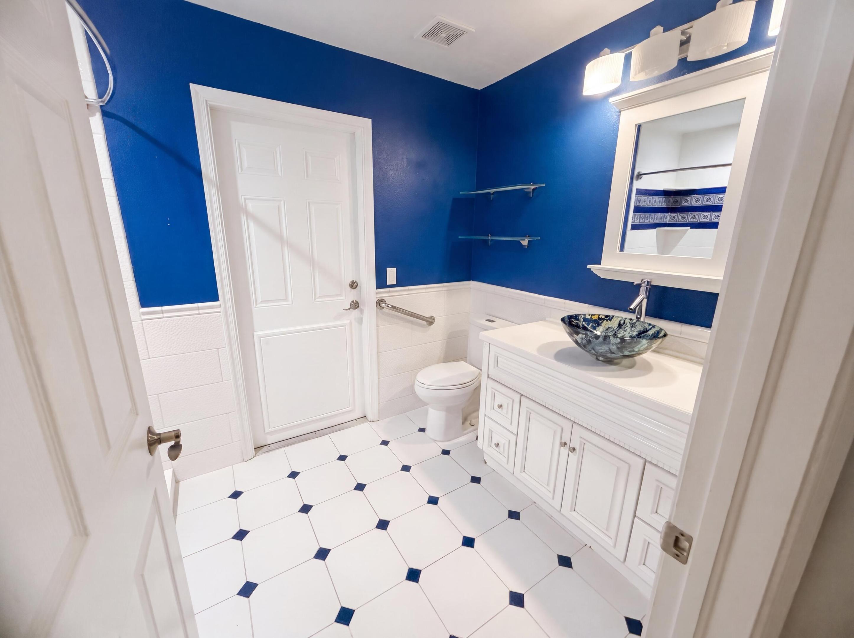 PALM LAKES GARDENS - Residential
