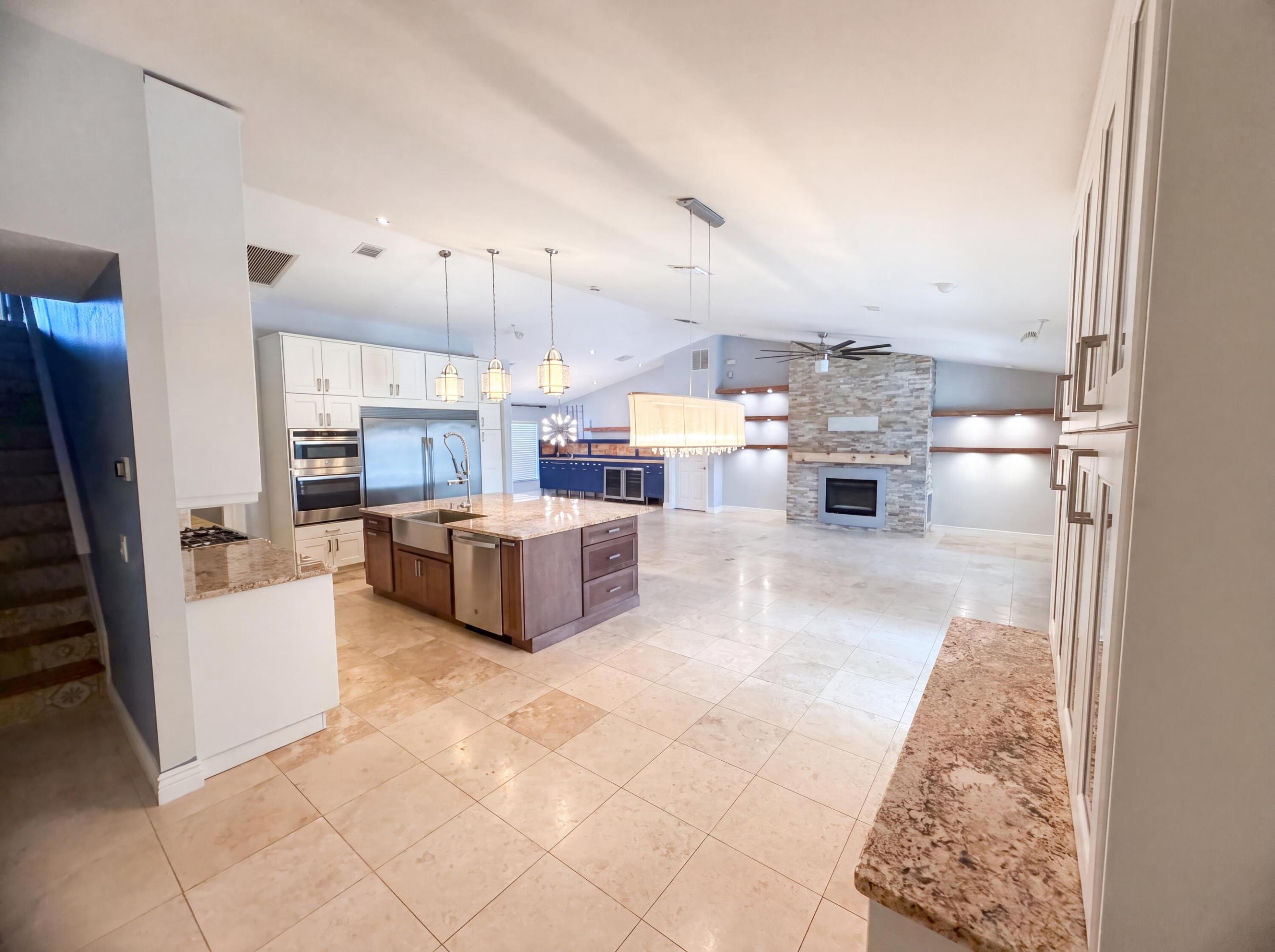 PALM LAKES GARDENS - Residential
