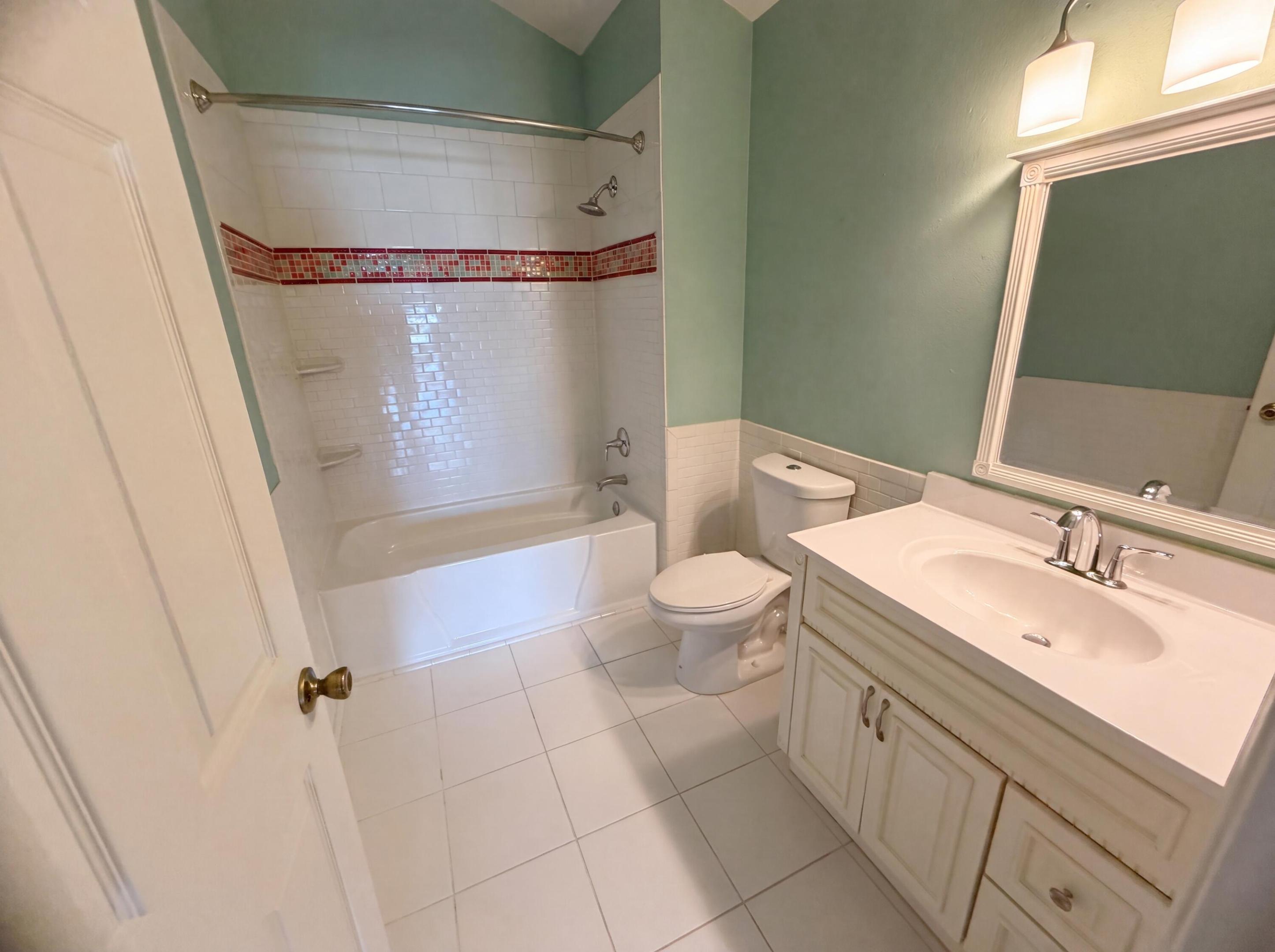 PALM LAKES GARDENS - Residential