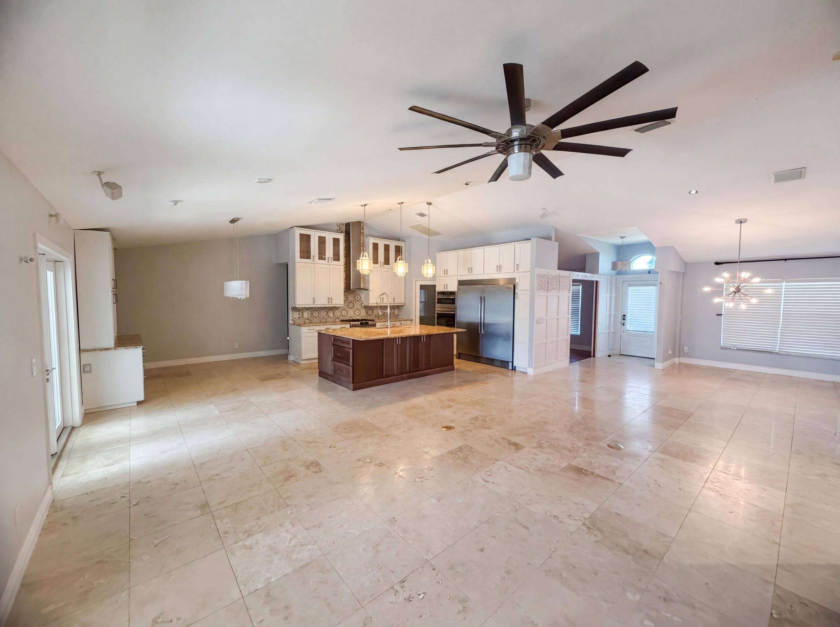 PALM LAKES GARDENS - Residential