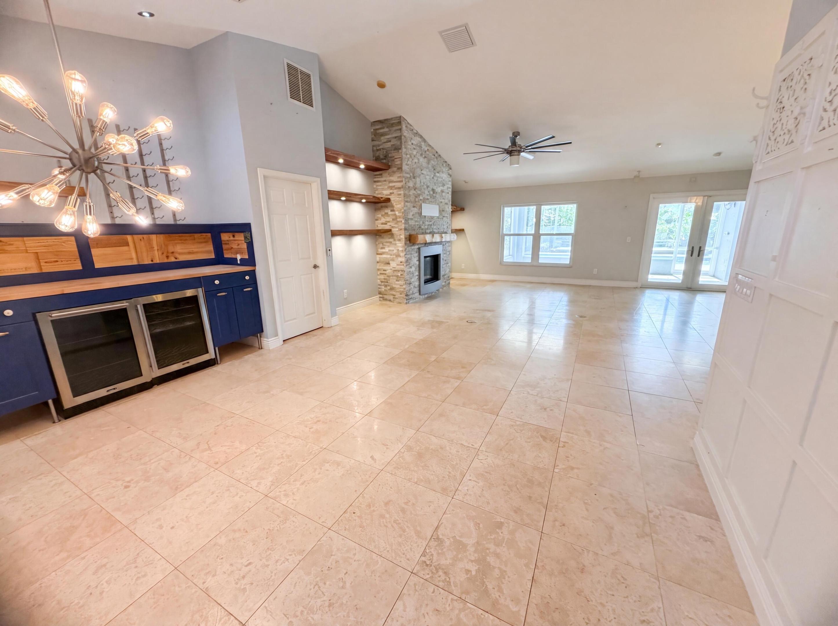PALM LAKES GARDENS - Residential