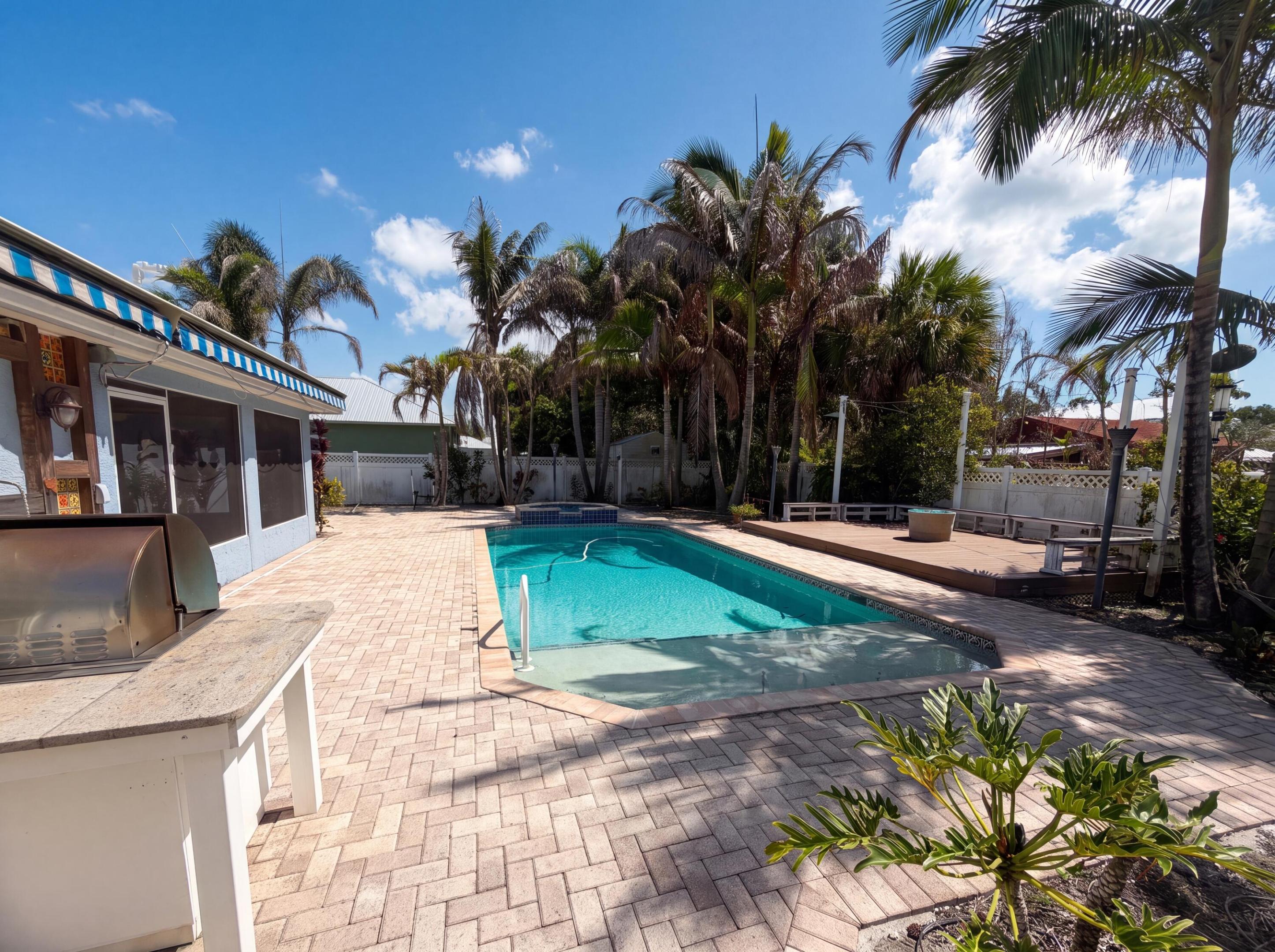 PALM LAKES GARDENS - Residential