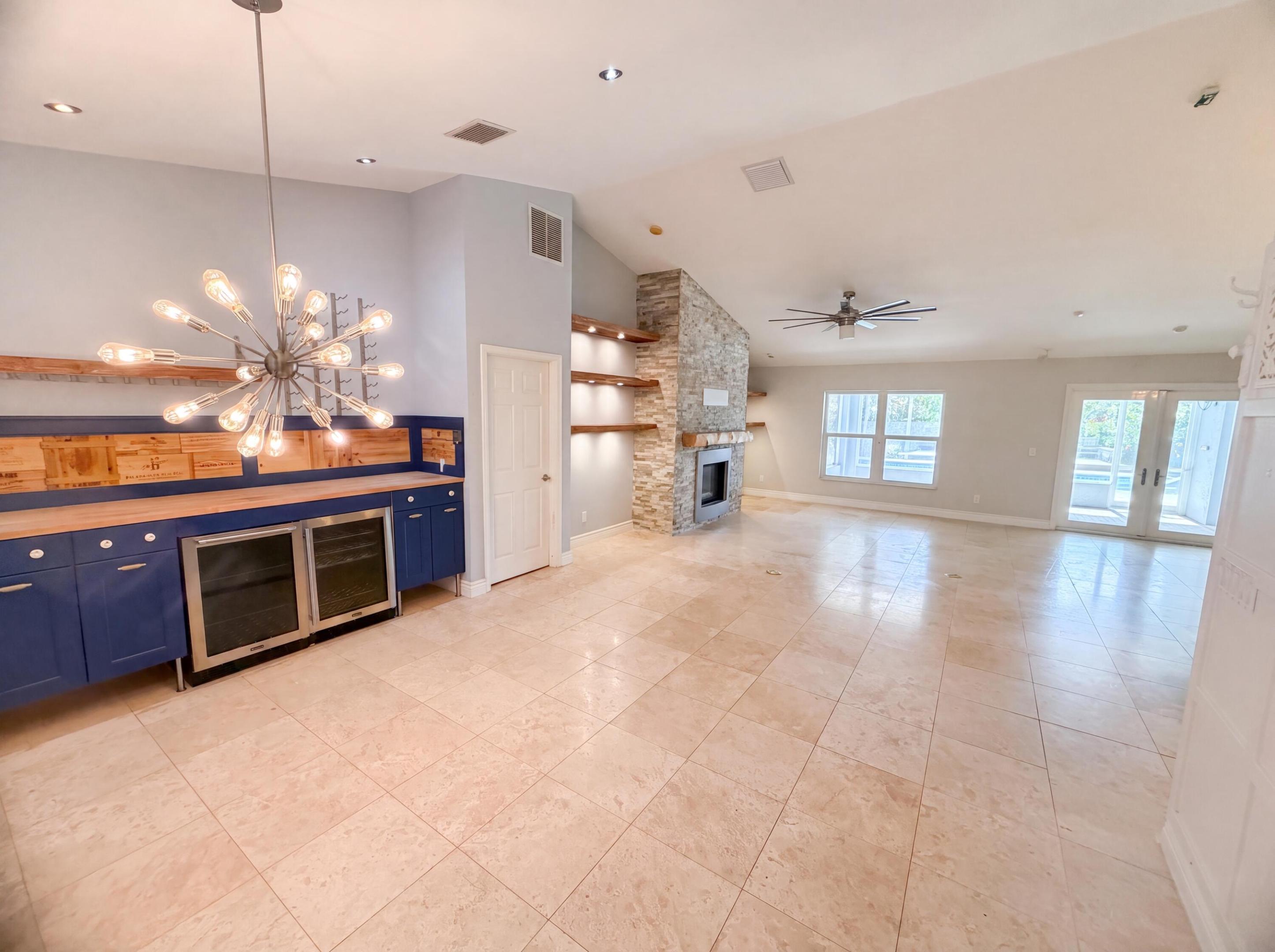 PALM LAKES GARDENS - Residential