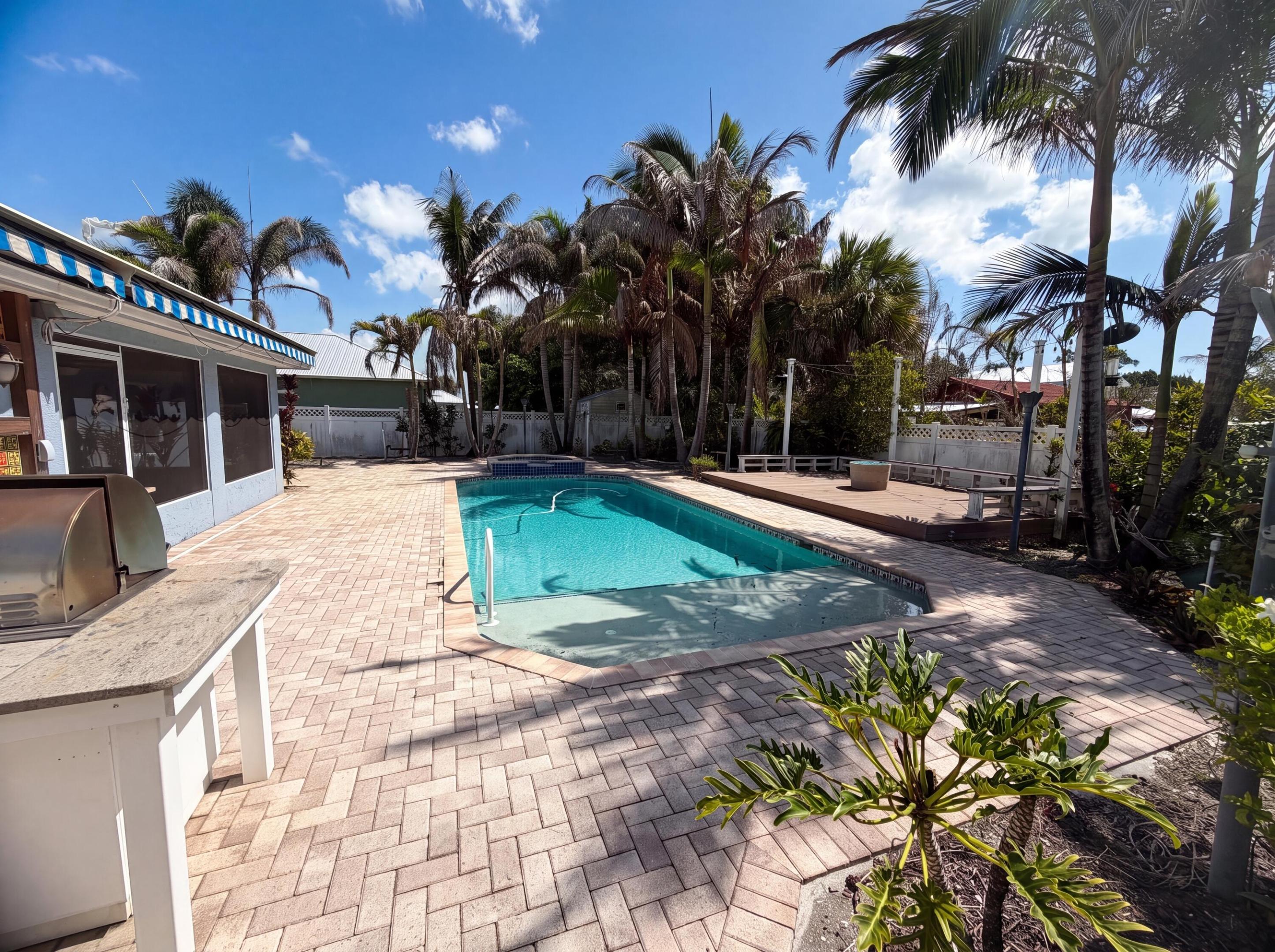 PALM LAKES GARDENS - Residential
