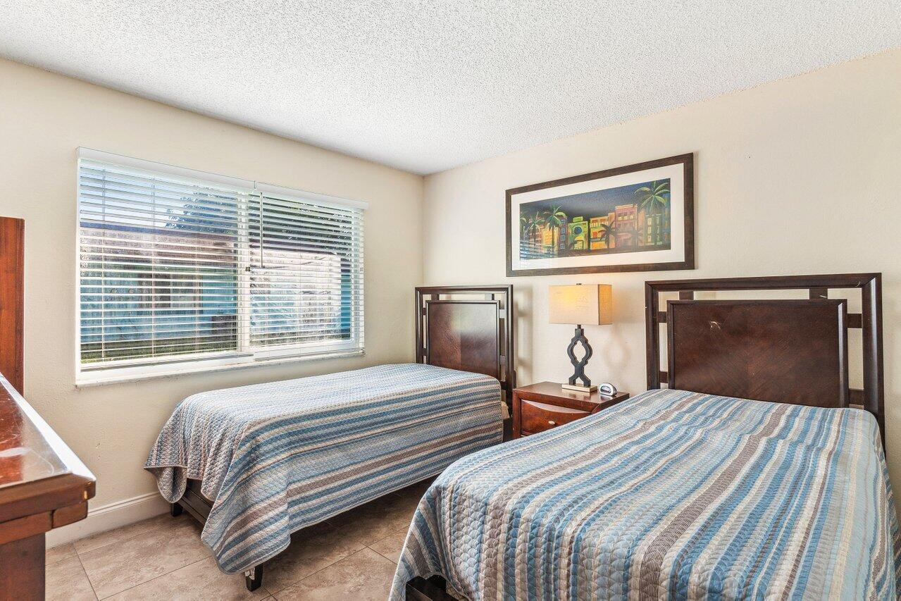 PALM BEACH FARMS - Residential Income