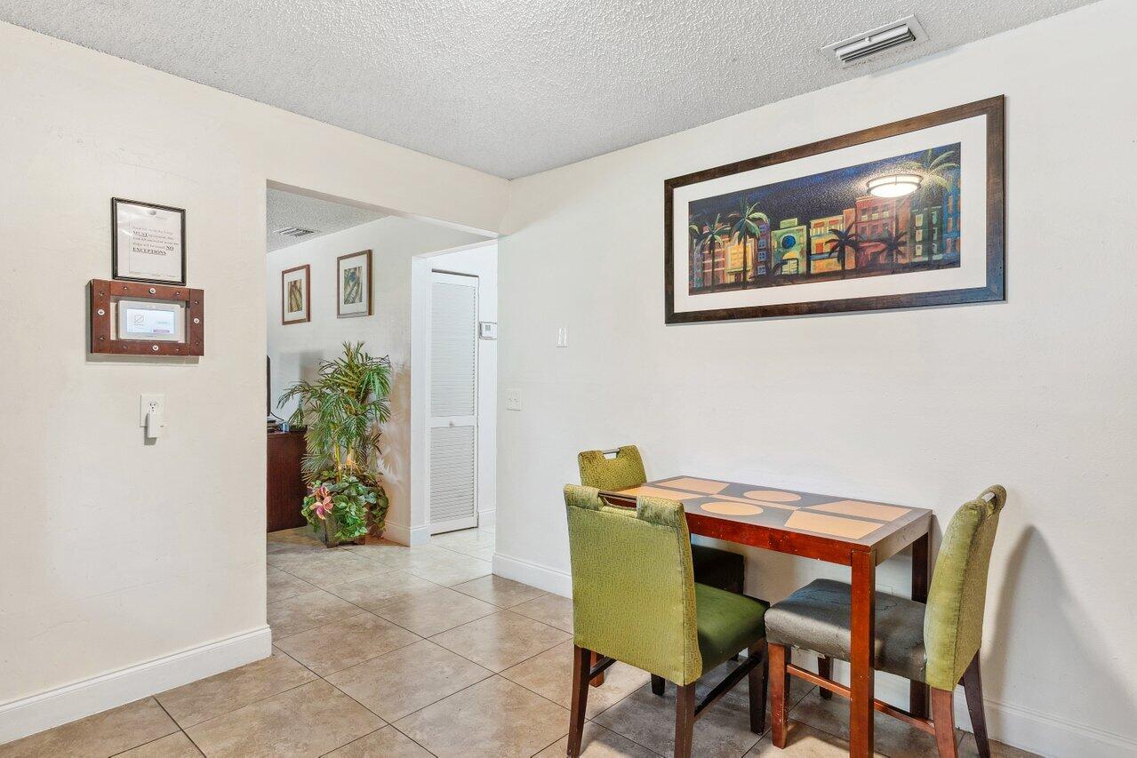 PALM BEACH FARMS - Residential Income