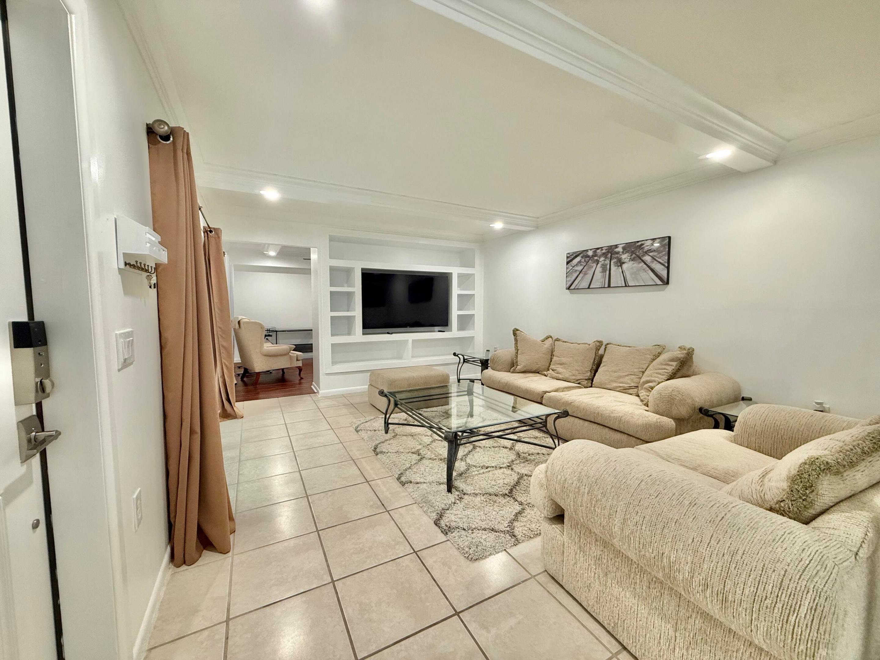 GARDEN LAKES - Residential Lease
