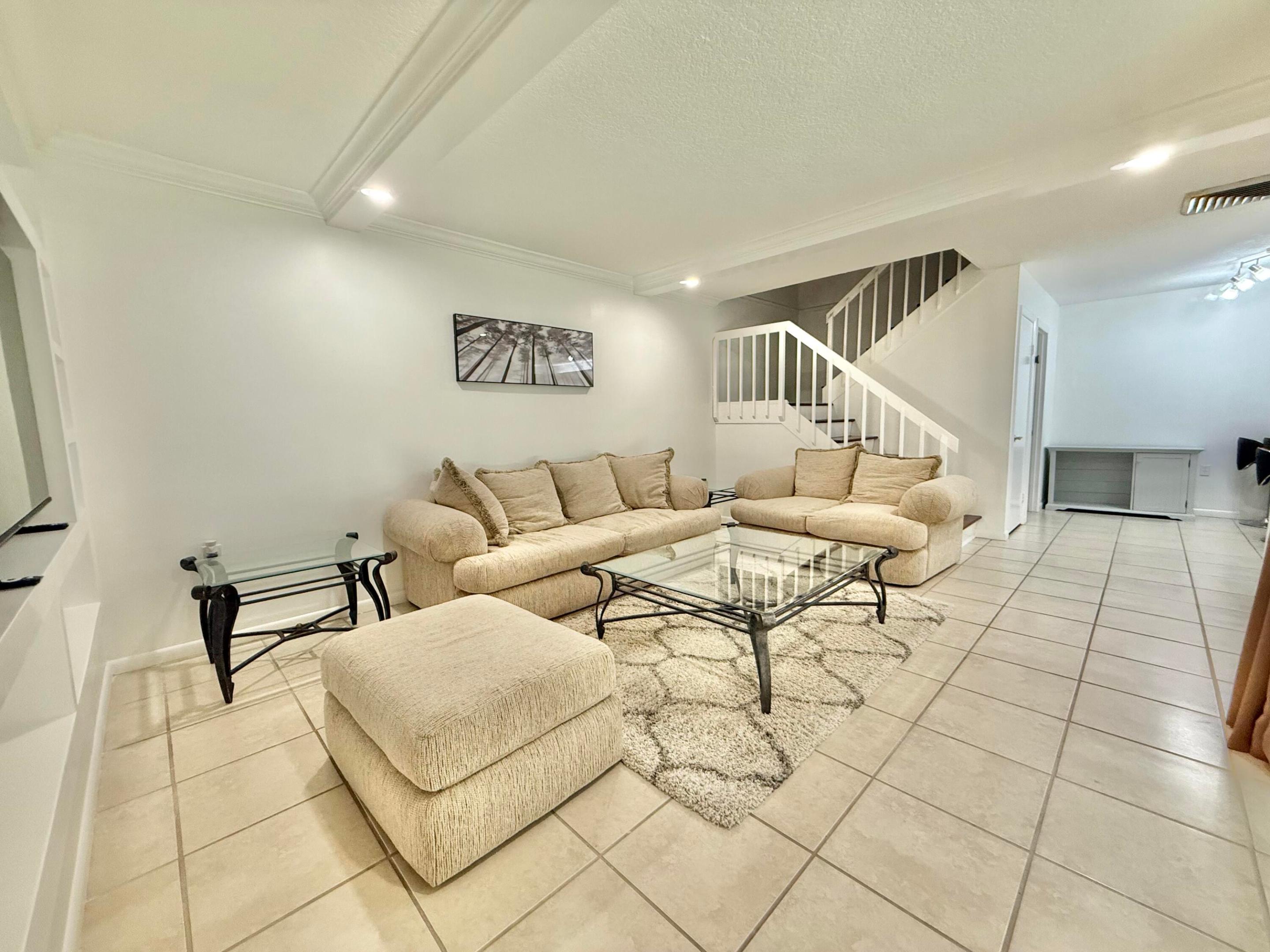 GARDEN LAKES - Residential Lease