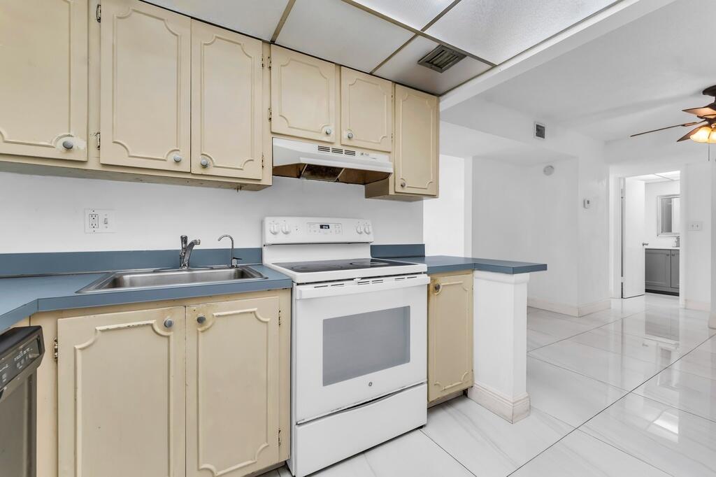 CASA DEL RIO CONDO - Residential