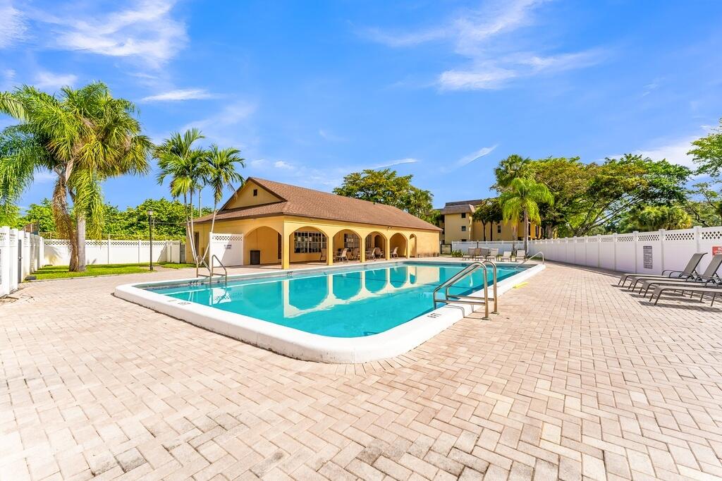CASA DEL RIO CONDO - Residential