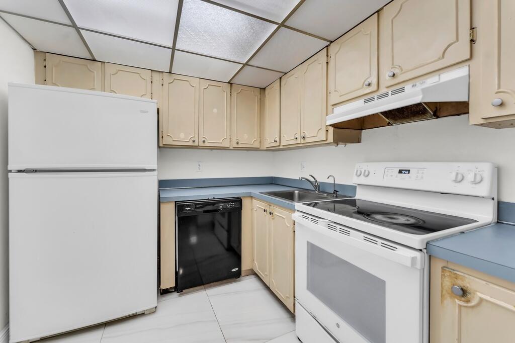 CASA DEL RIO CONDO - Residential