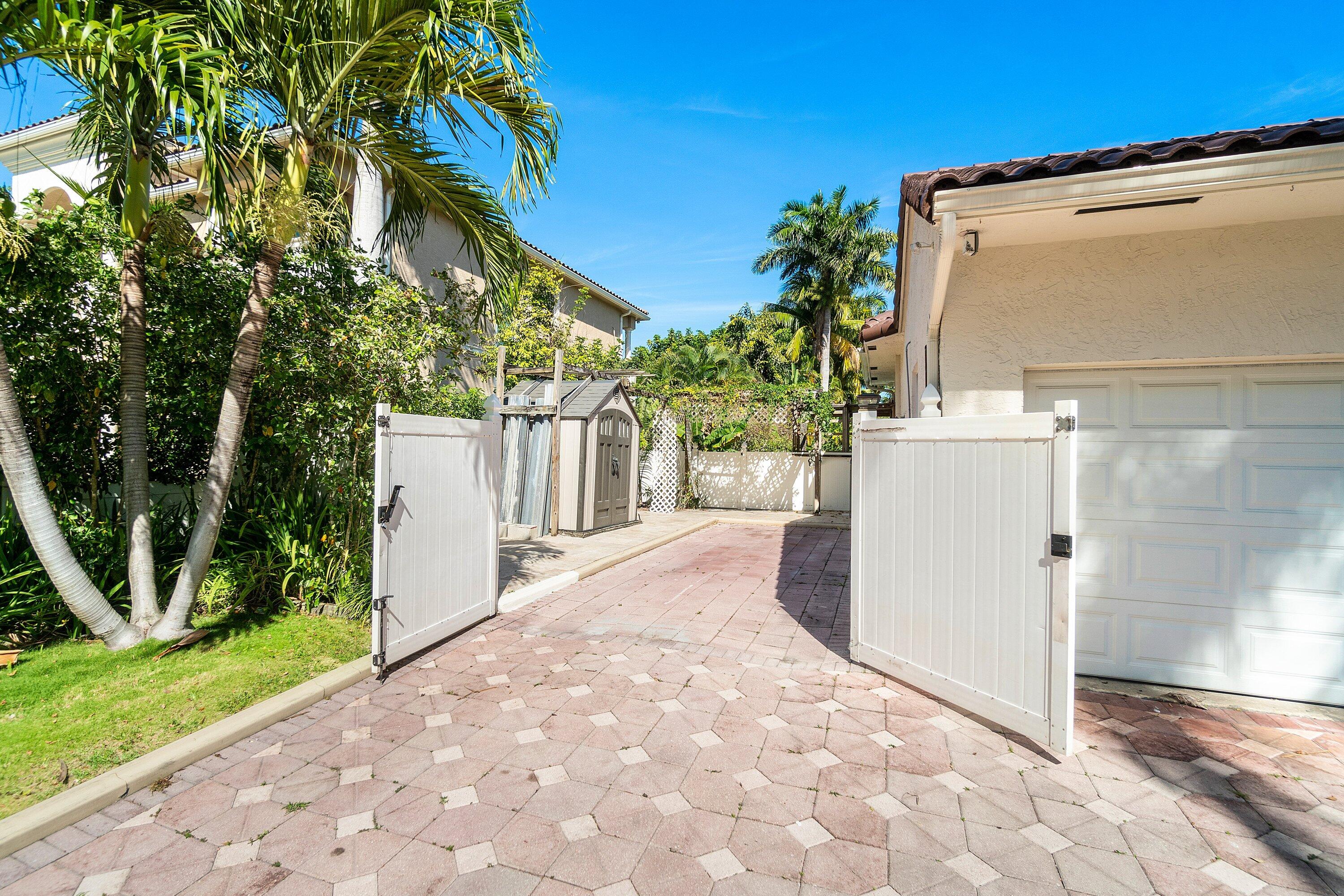 BOCA VILLAS SEC C - Residential Lease