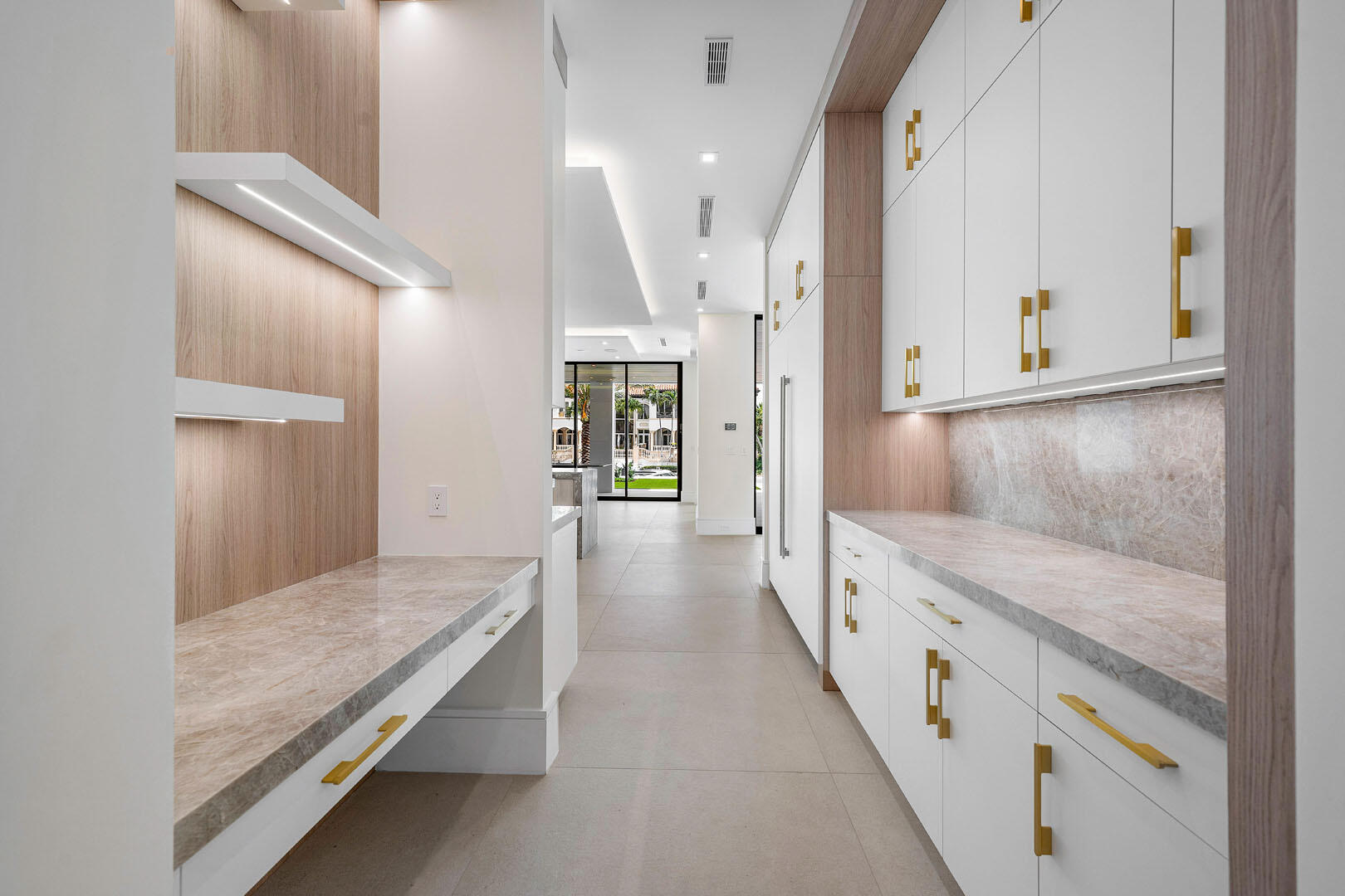 ROYAL PALM YACHT & COUNTRY CLUB - Residential