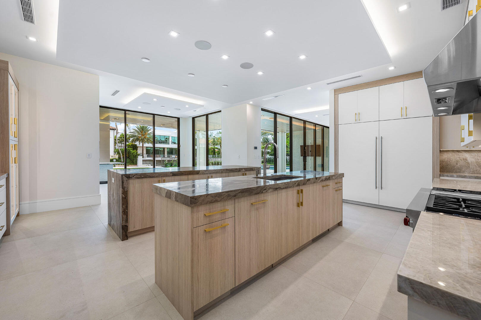 ROYAL PALM YACHT & COUNTRY CLUB - Residential