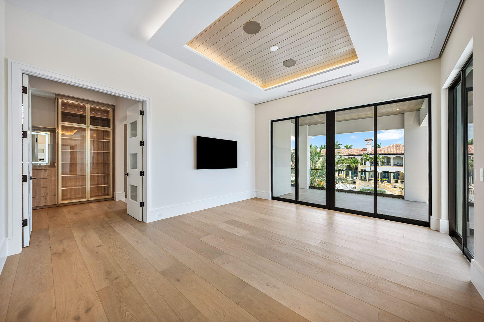 ROYAL PALM YACHT & COUNTRY CLUB - Residential