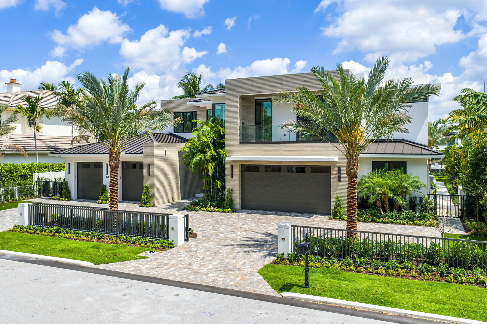 ROYAL PALM YACHT & COUNTRY CLUB - Residential