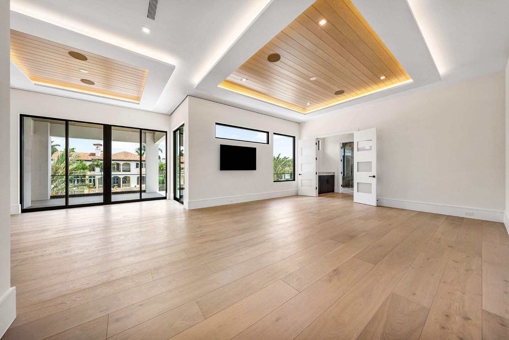 ROYAL PALM YACHT & COUNTRY CLUB - Residential
