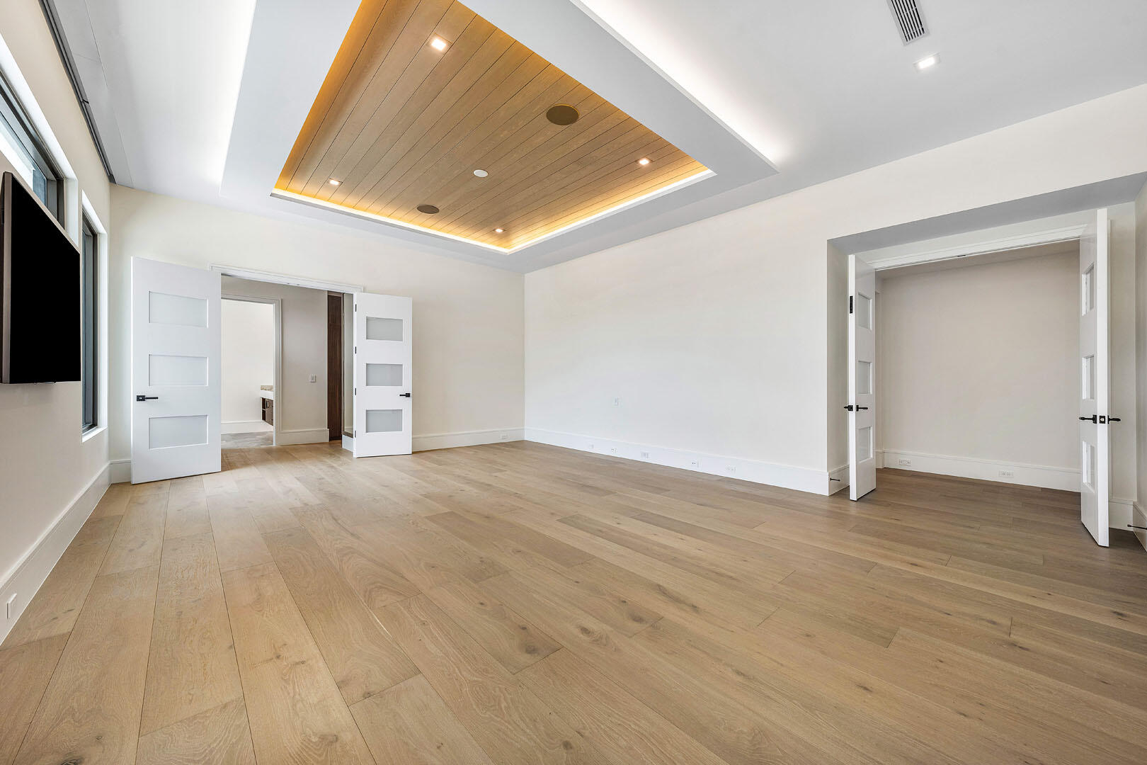 ROYAL PALM YACHT & COUNTRY CLUB - Residential