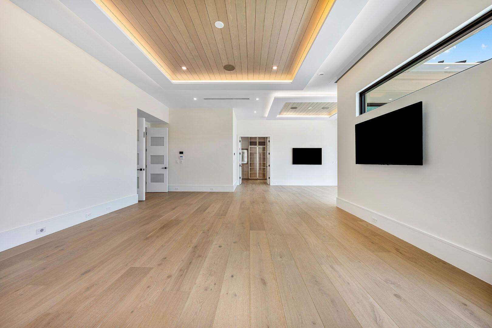 ROYAL PALM YACHT & COUNTRY CLUB - Residential