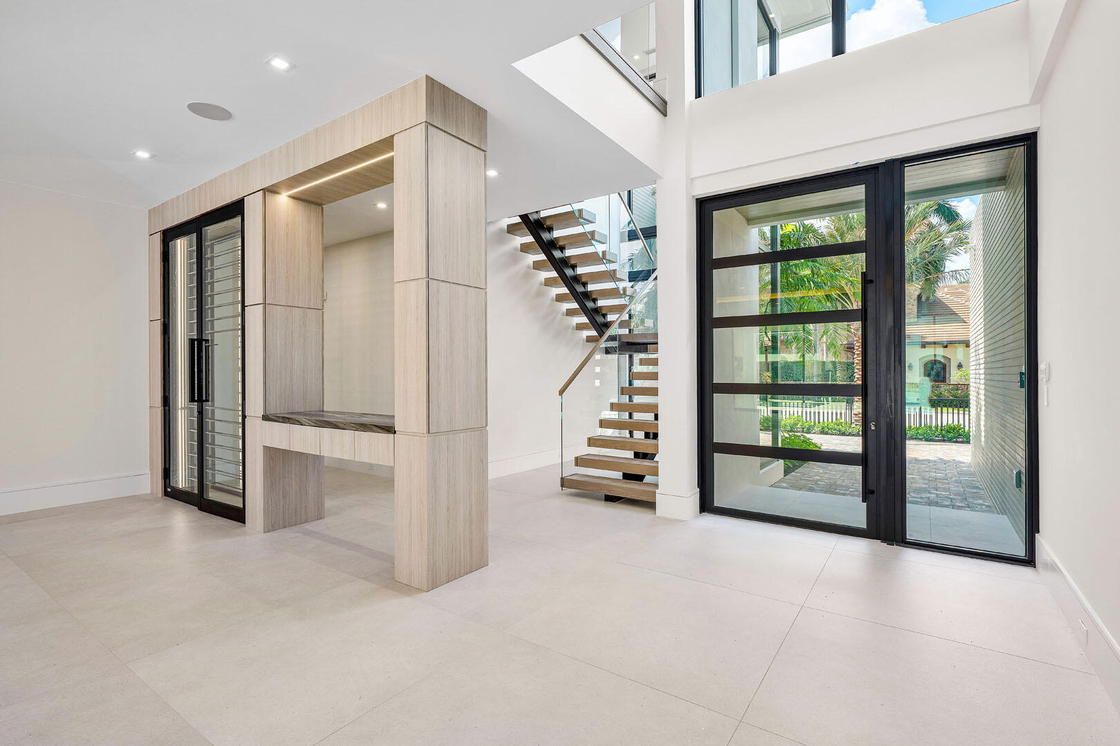 ROYAL PALM YACHT & COUNTRY CLUB - Residential