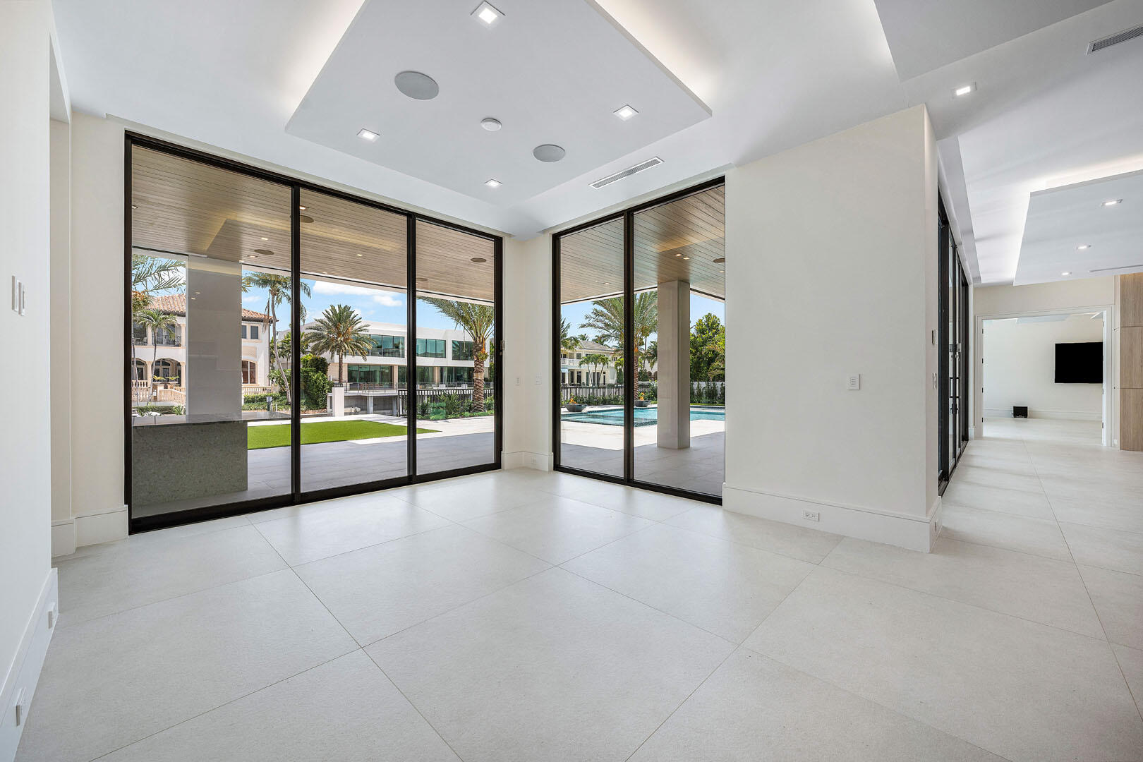 ROYAL PALM YACHT & COUNTRY CLUB - Residential